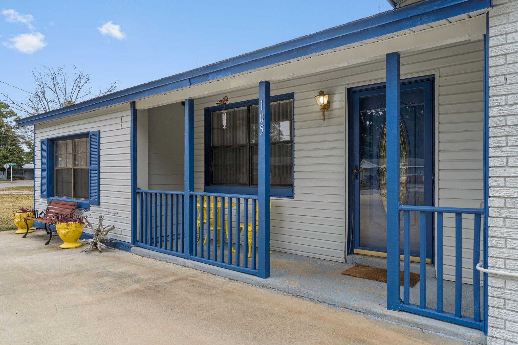 105 SW Cedar Avenue
