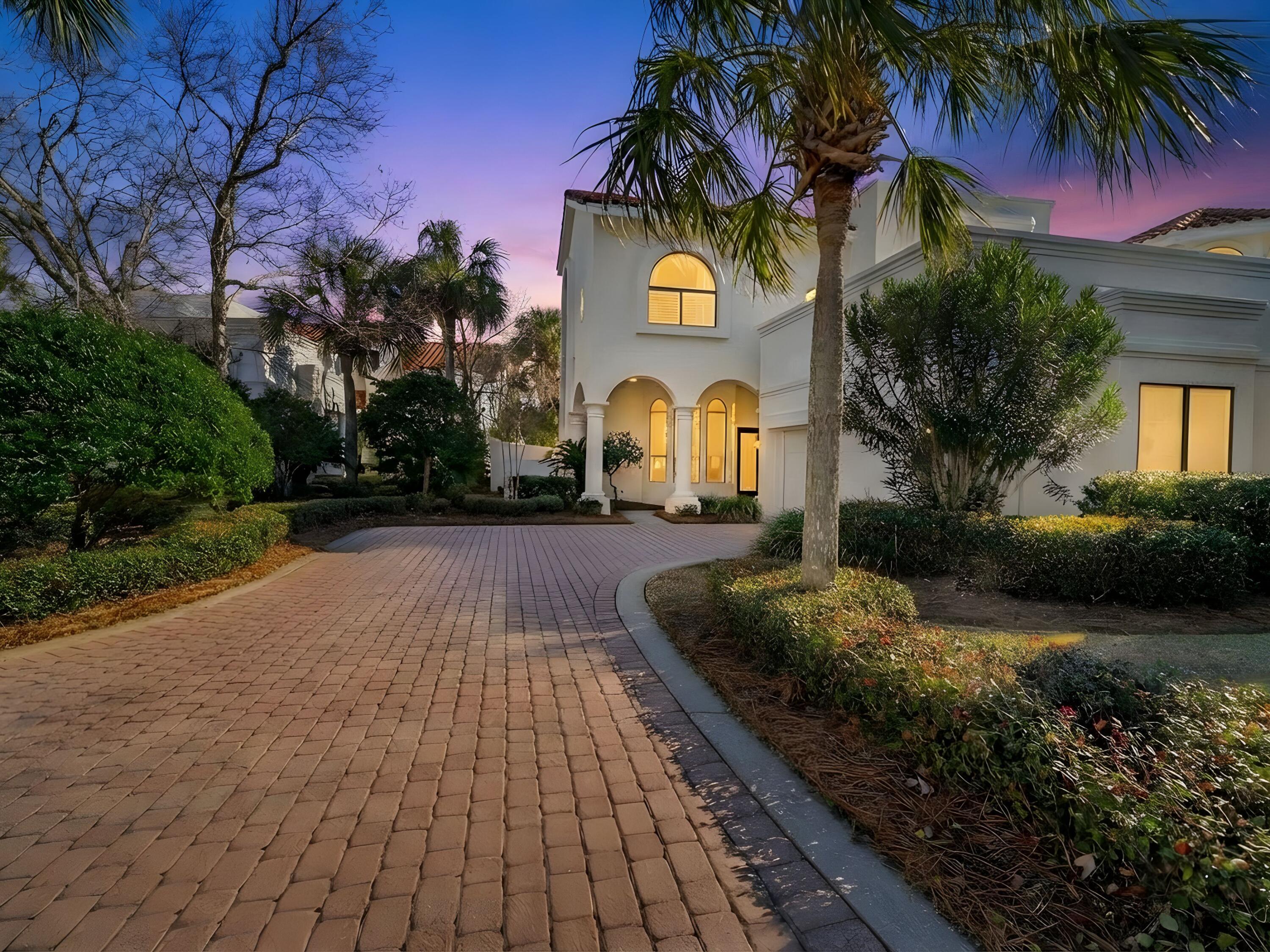 8060 Fountains Lane