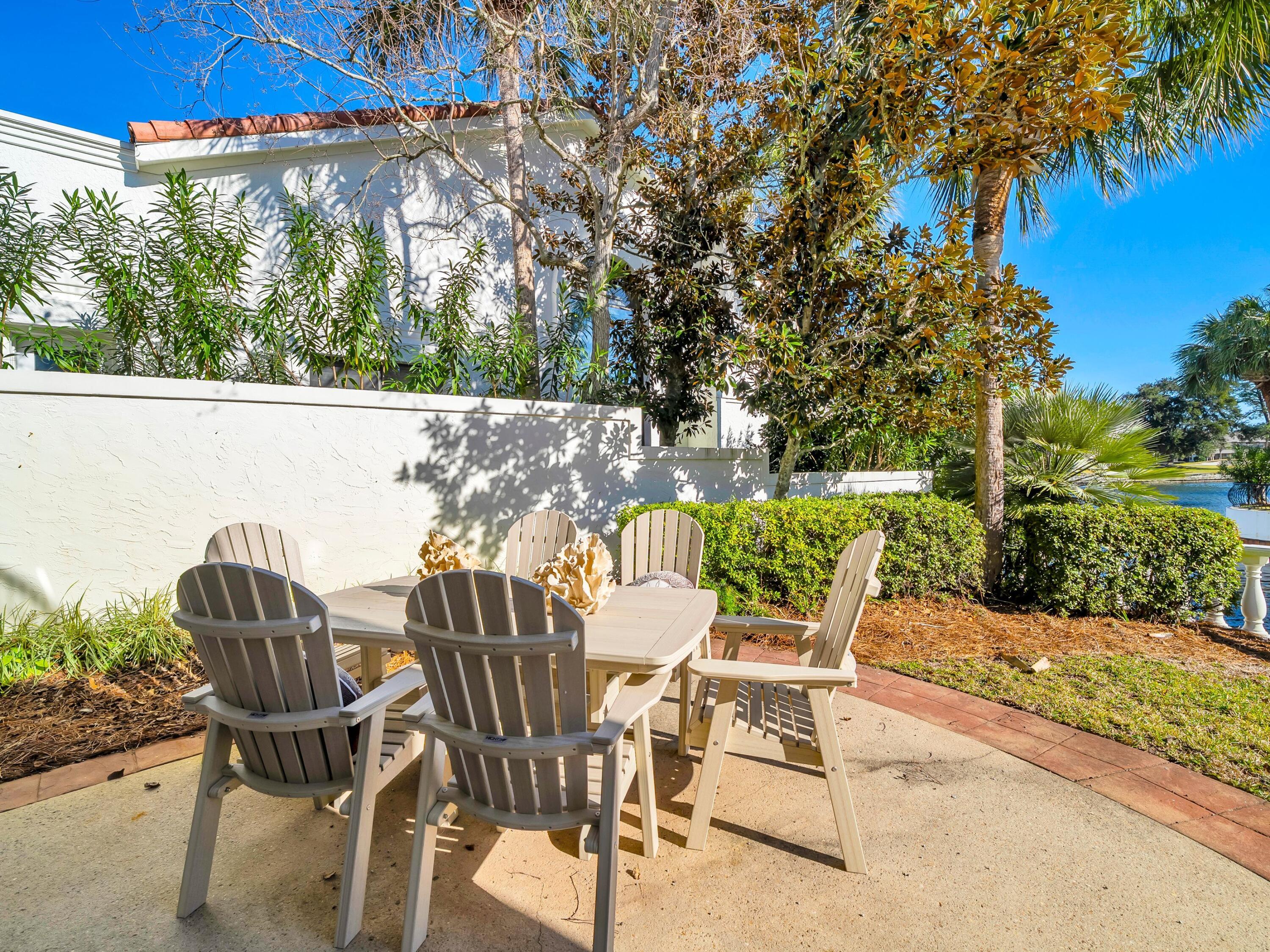 8060 Fountains Lane