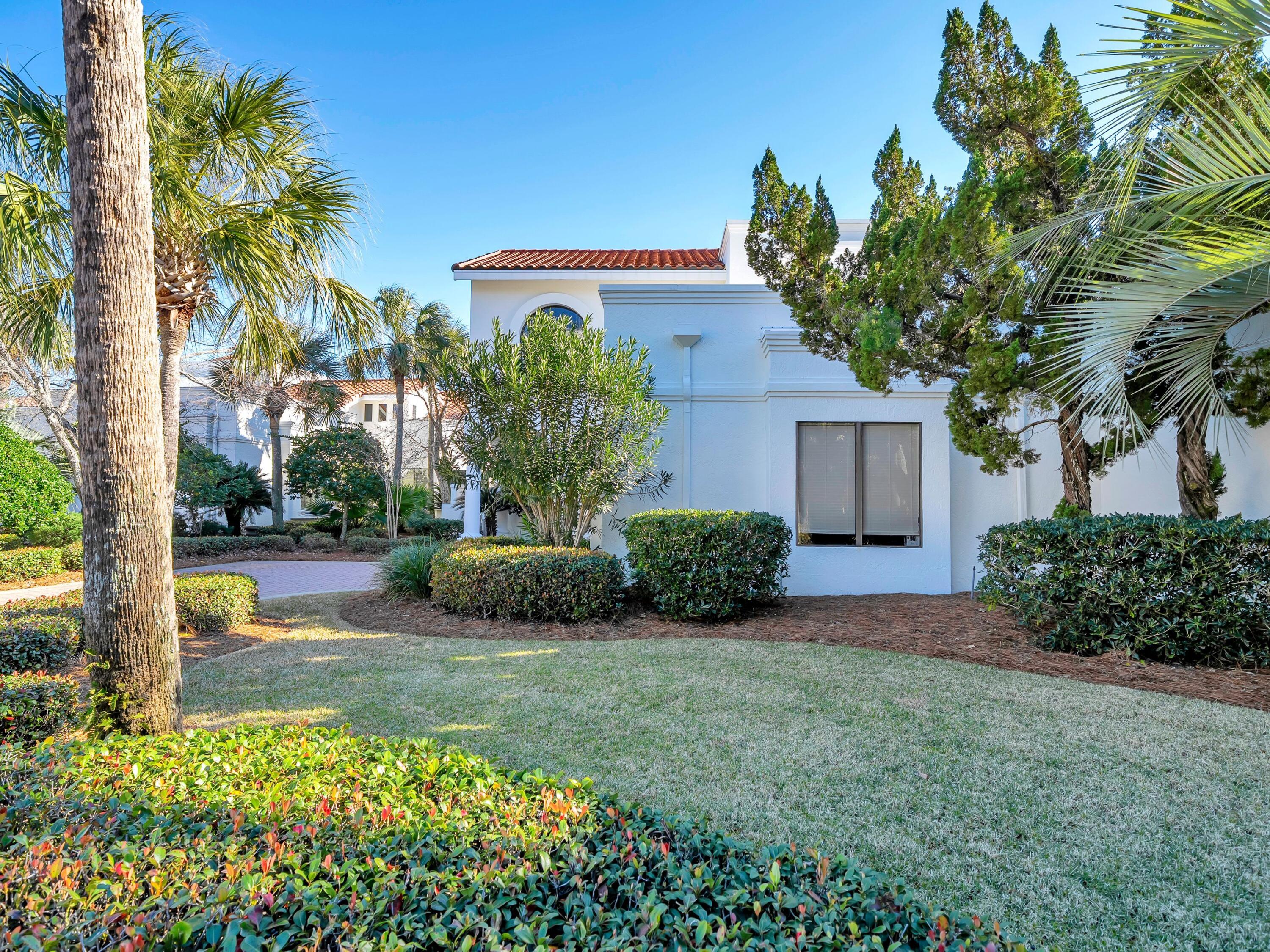 8060 Fountains Lane