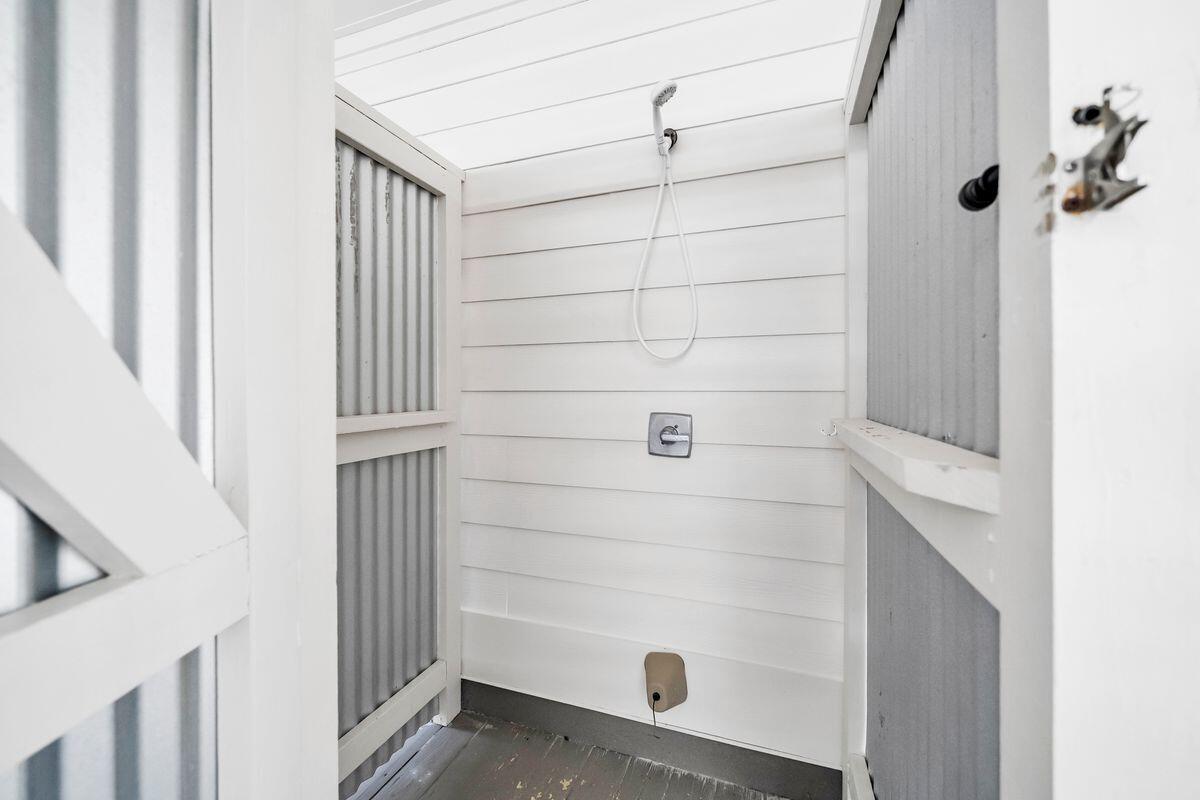 6 Hotz Avenue