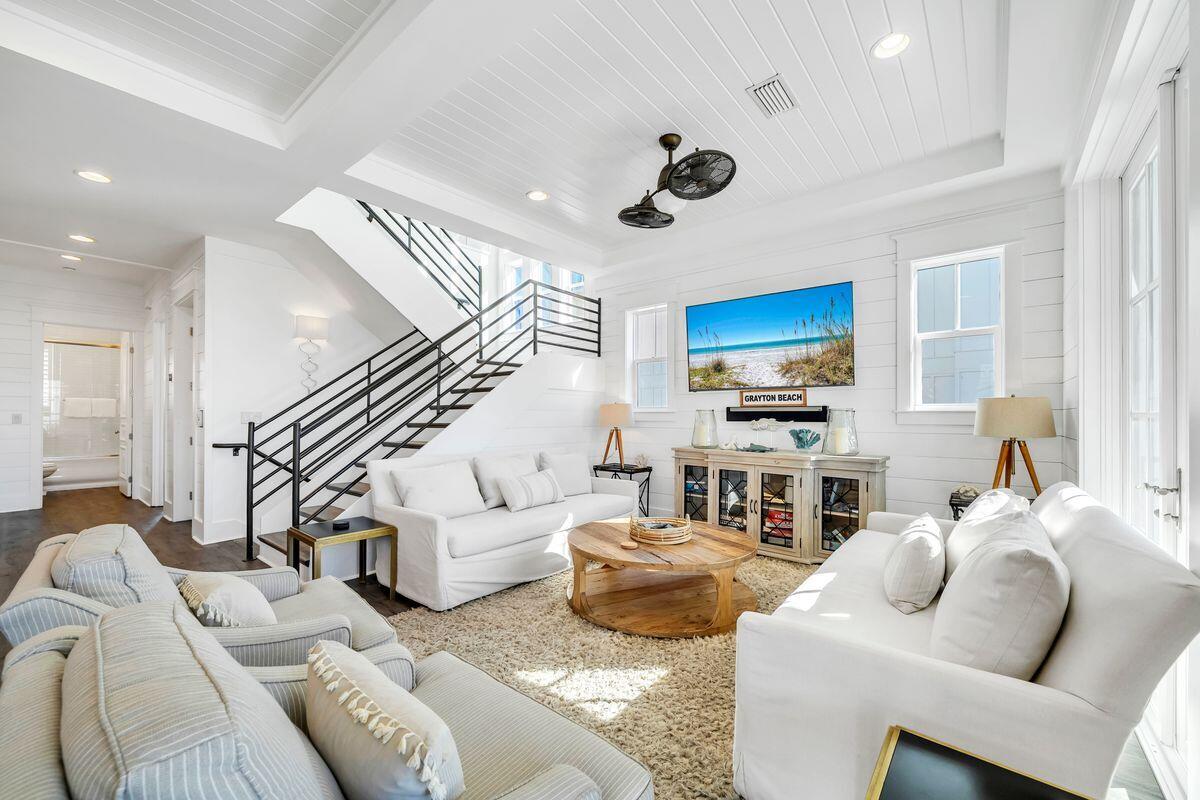 6 Hotz Avenue