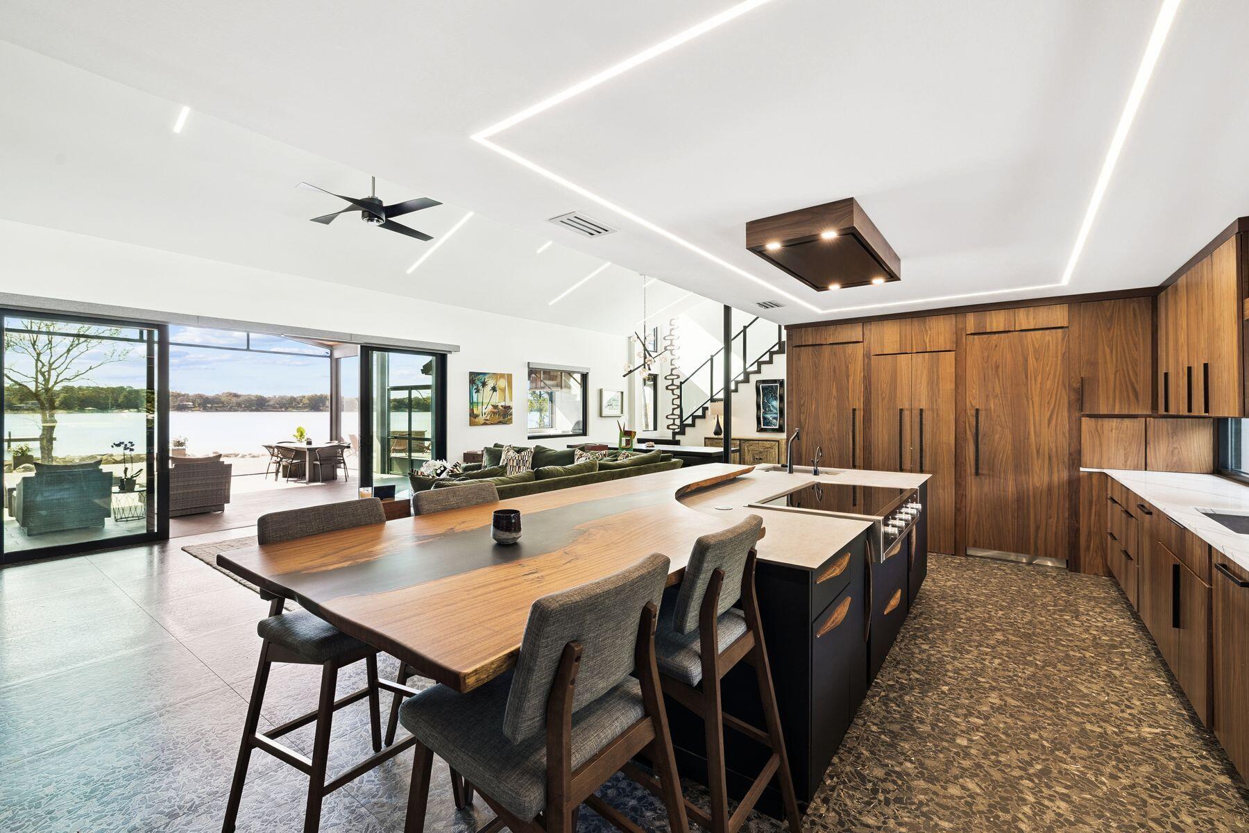 1435 Bayshore Drive