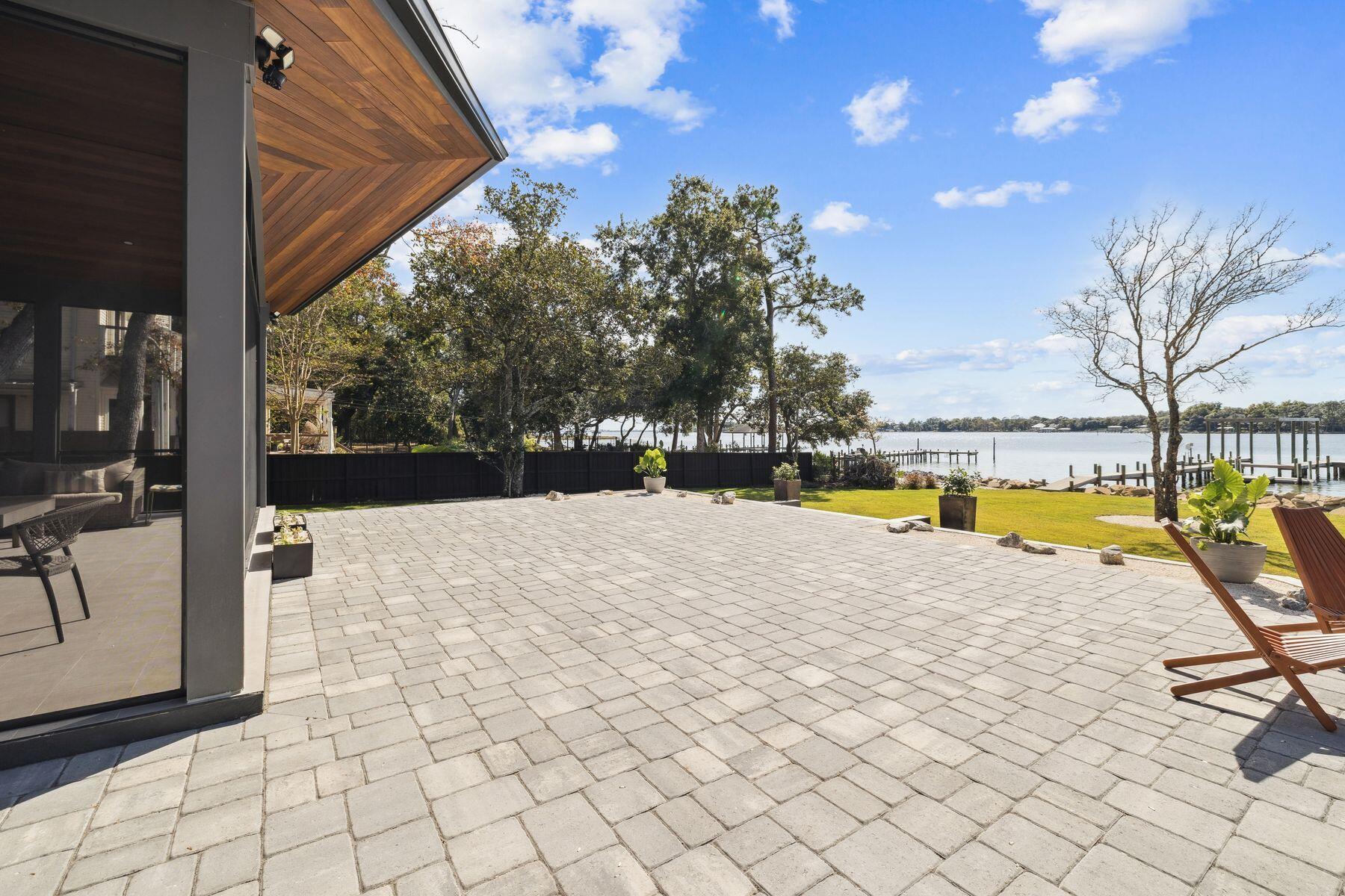 1435 Bayshore Drive