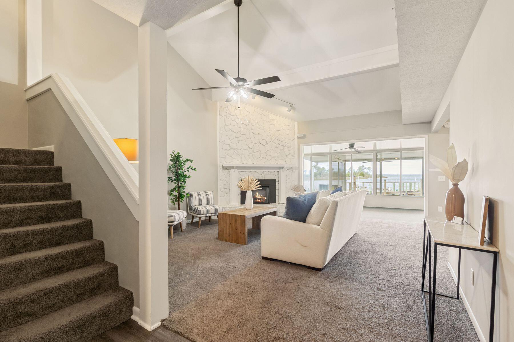 1233 Capri Drive