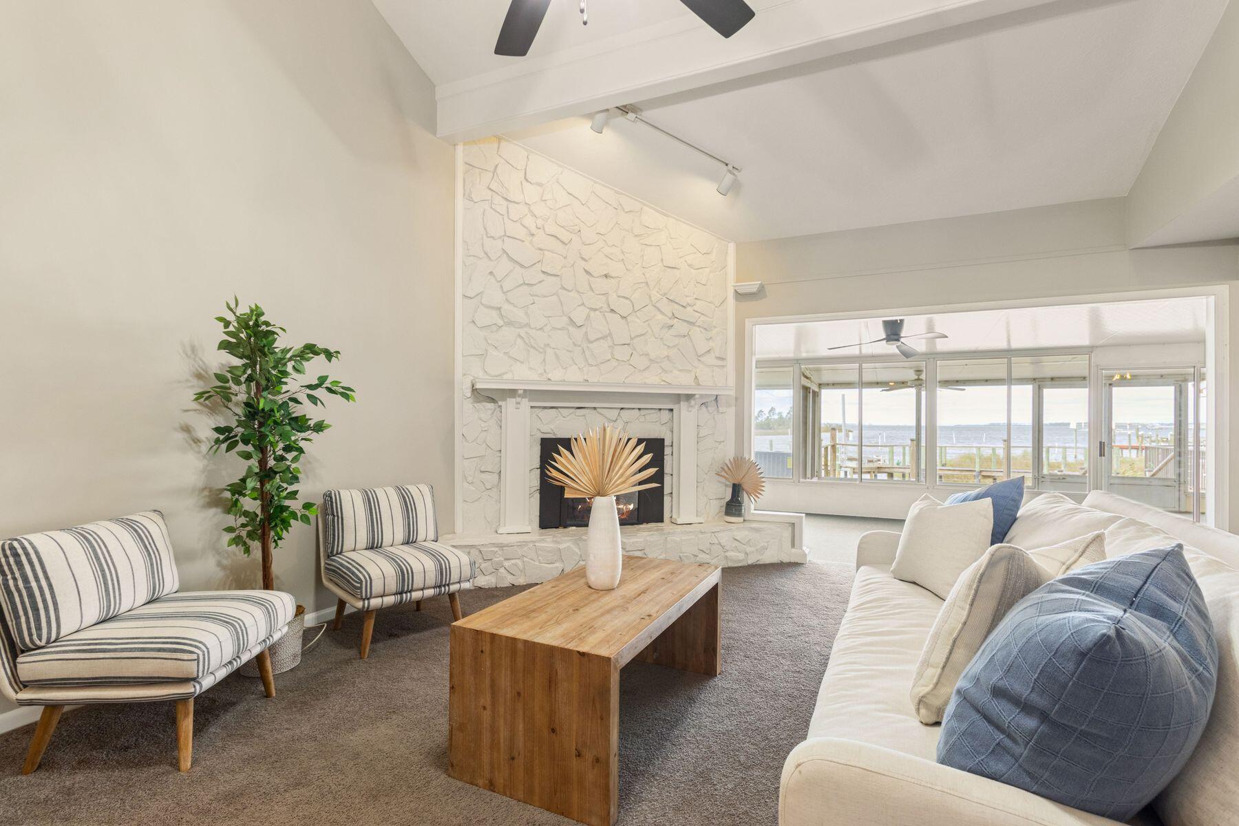 1233 Capri Drive