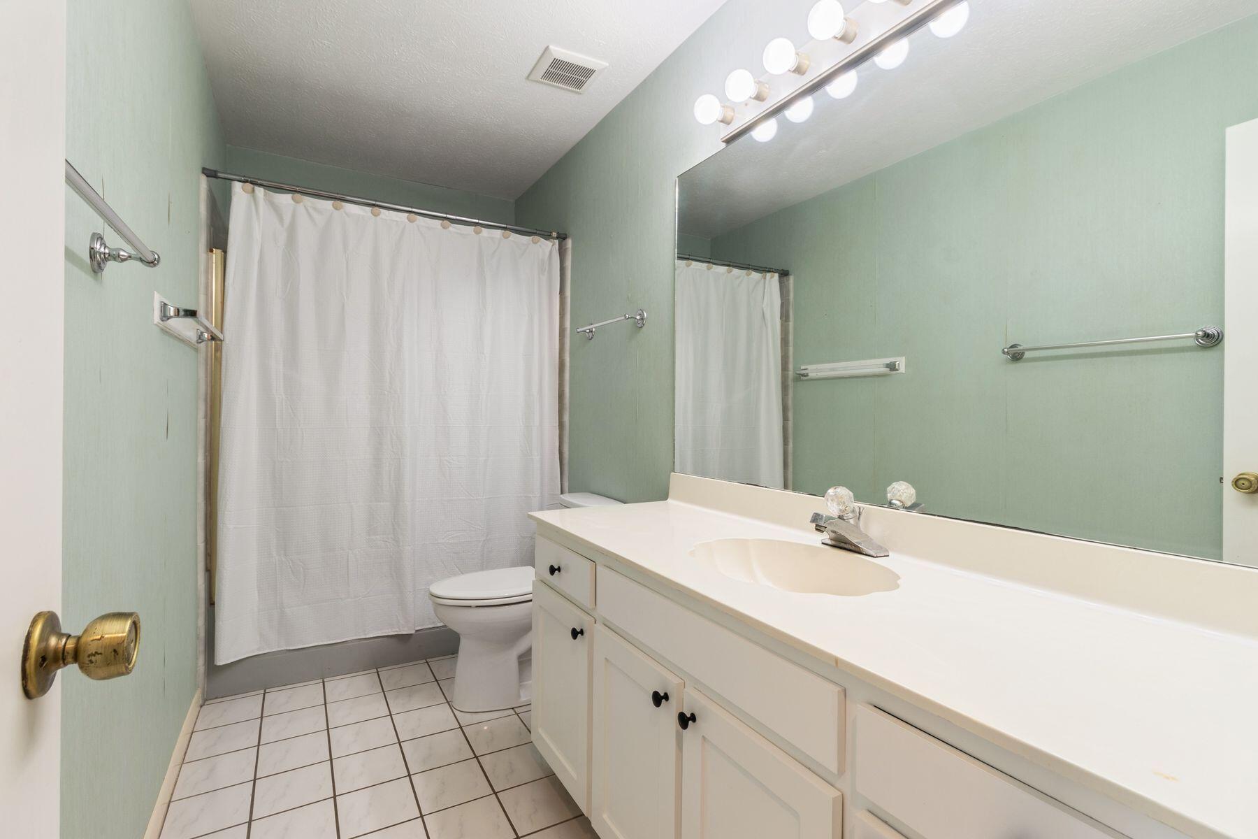1233 Capri Drive