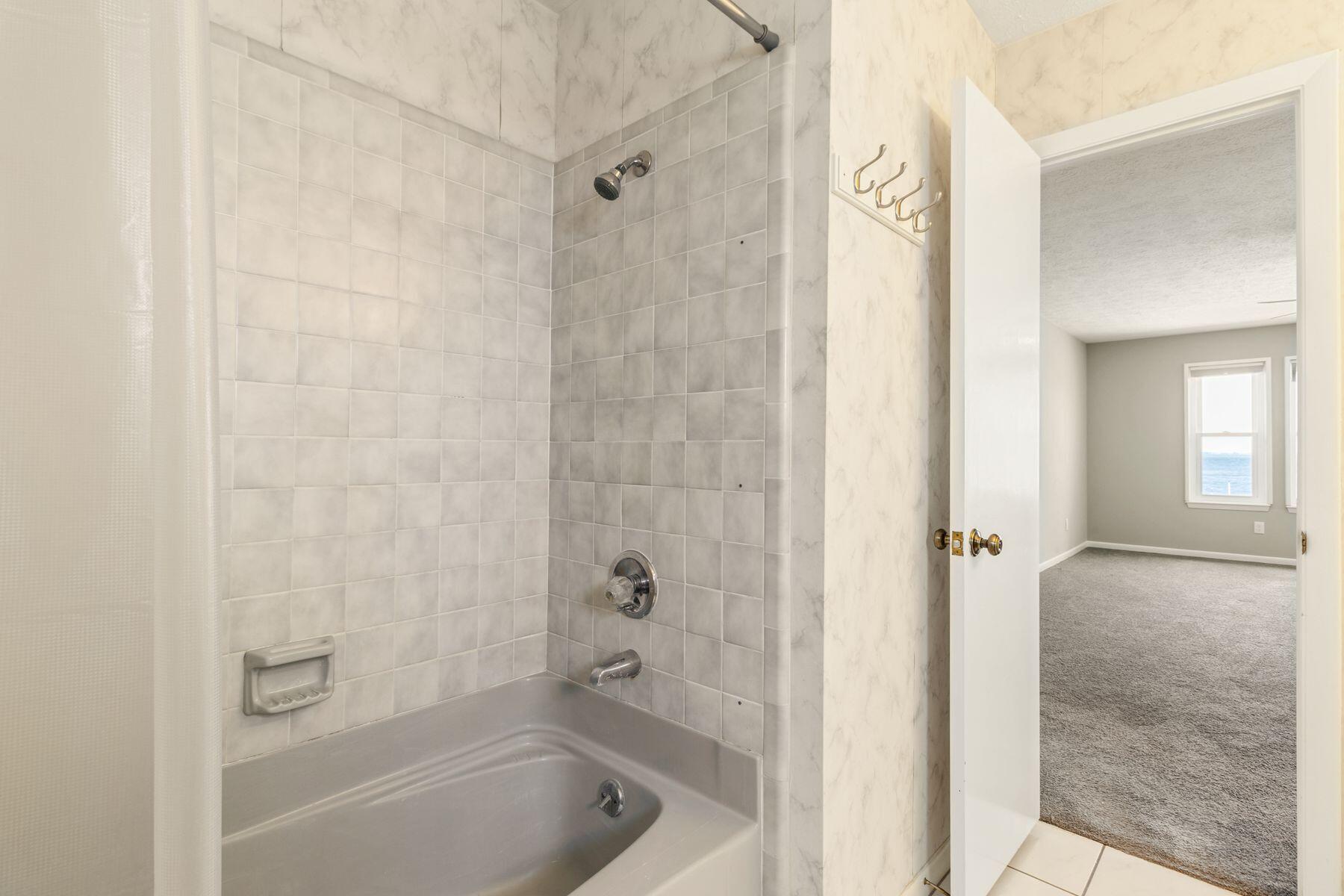 1233 Capri Drive