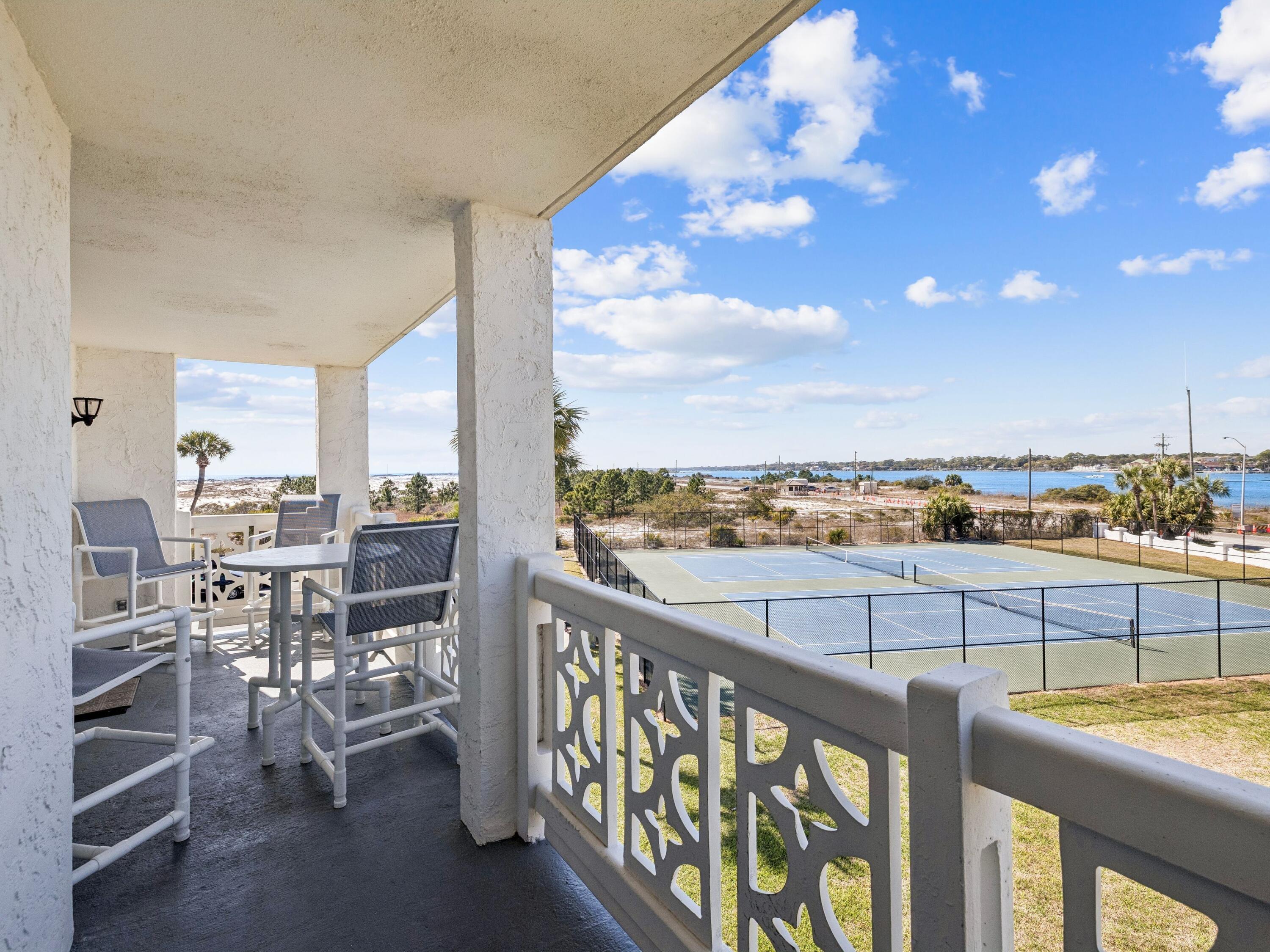 909 Santa Rosa Boulevard 530