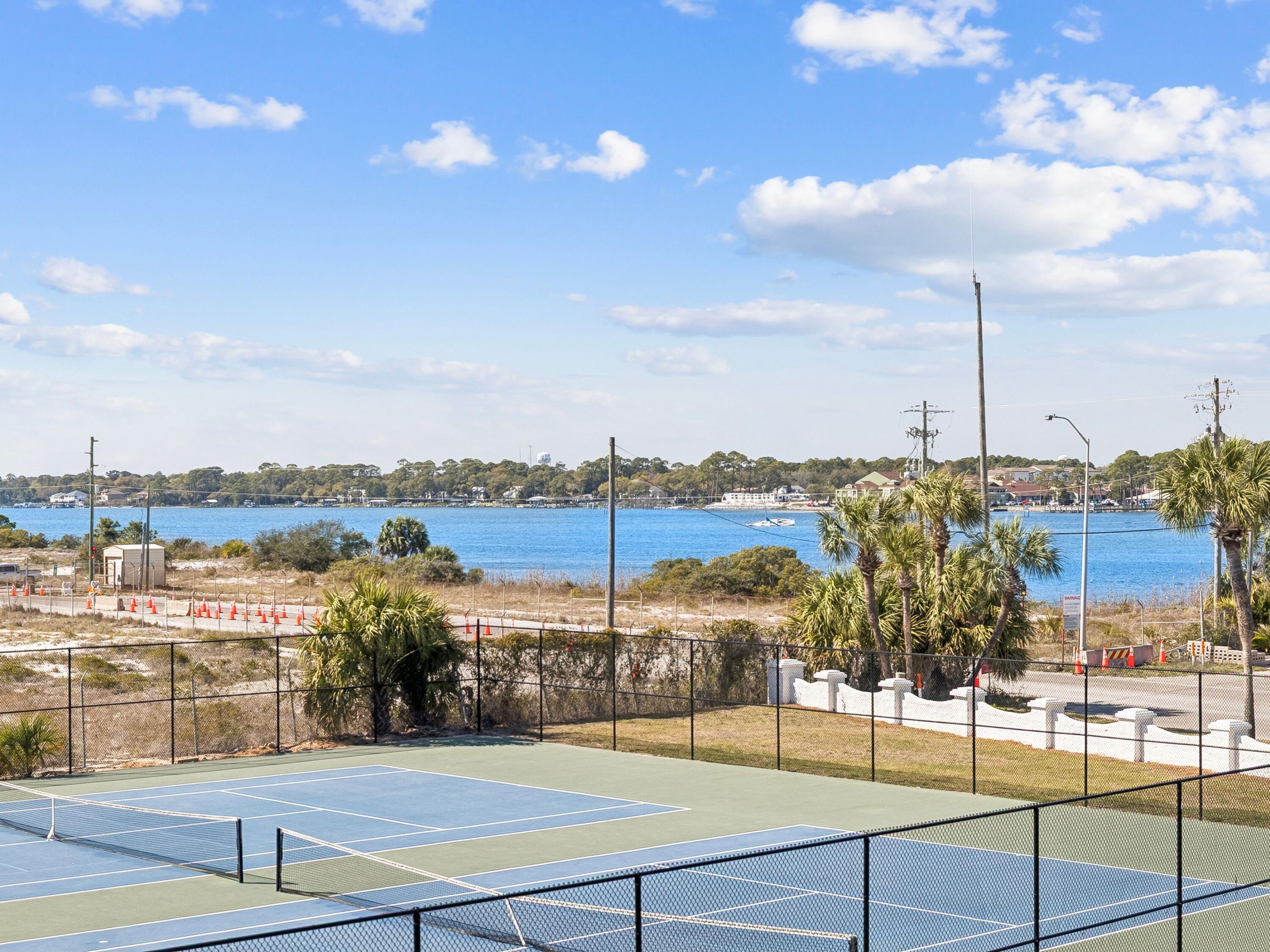 909 Santa Rosa Boulevard 530