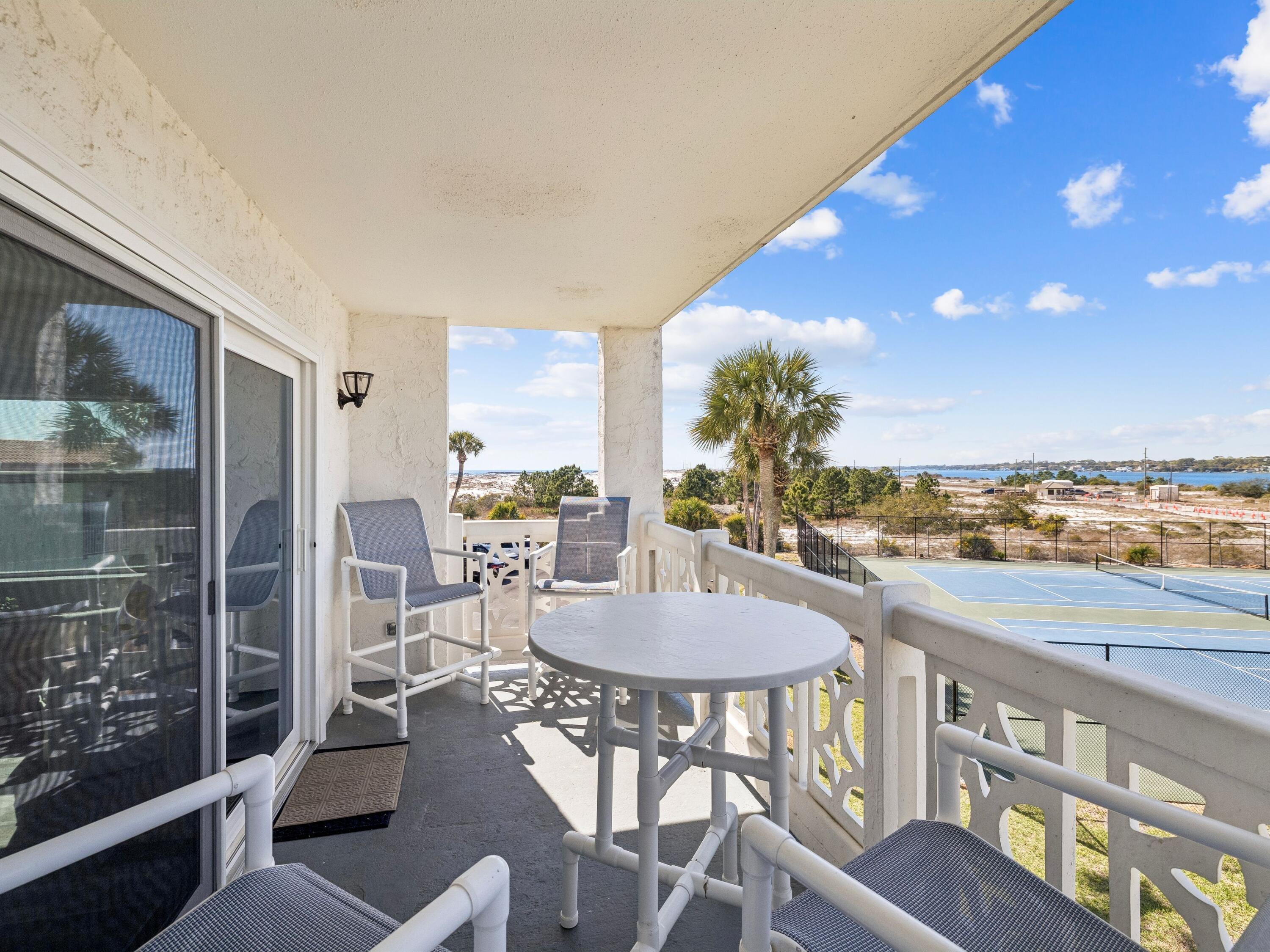 909 Santa Rosa Boulevard 530