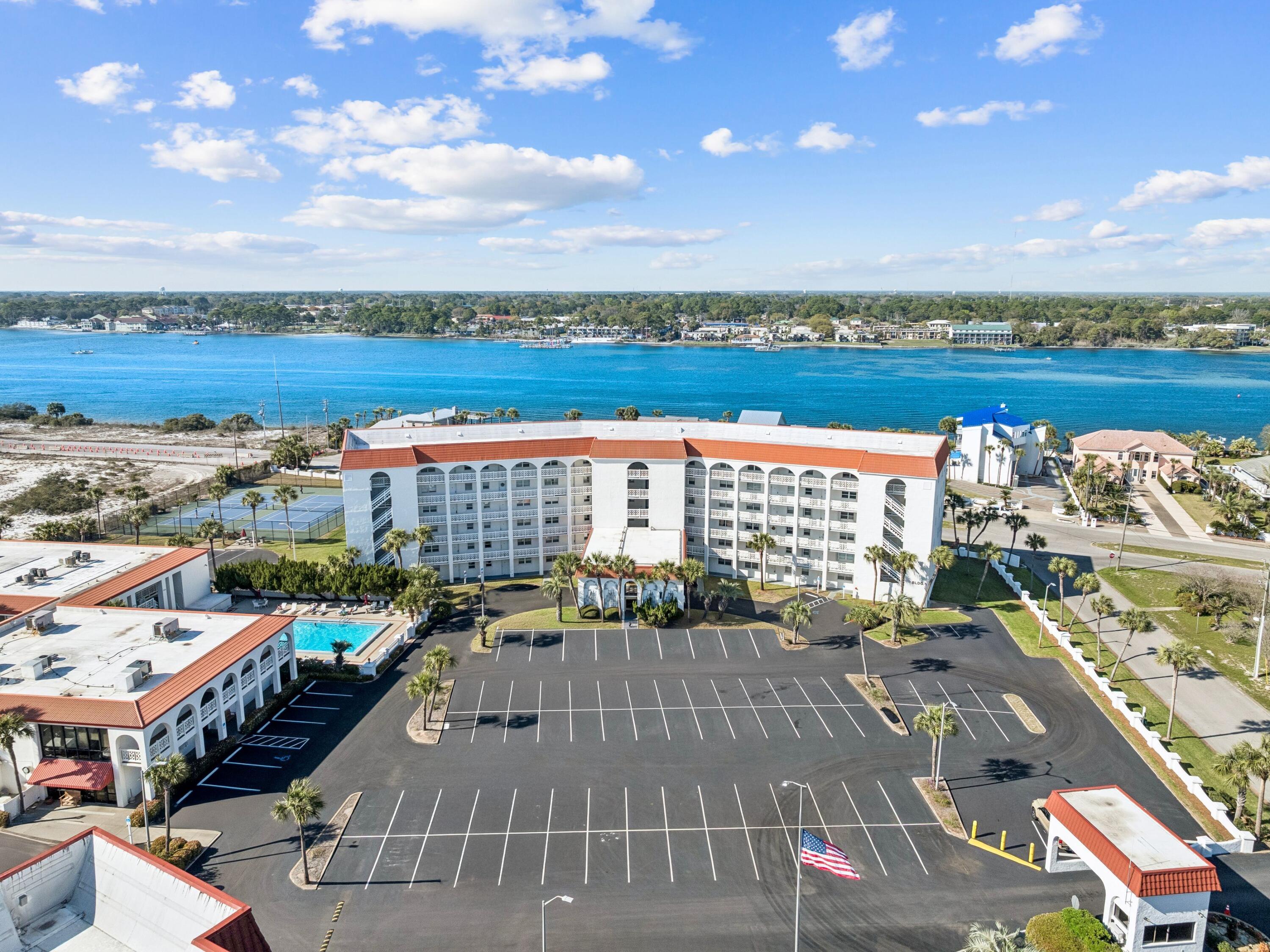 909 Santa Rosa Boulevard 530