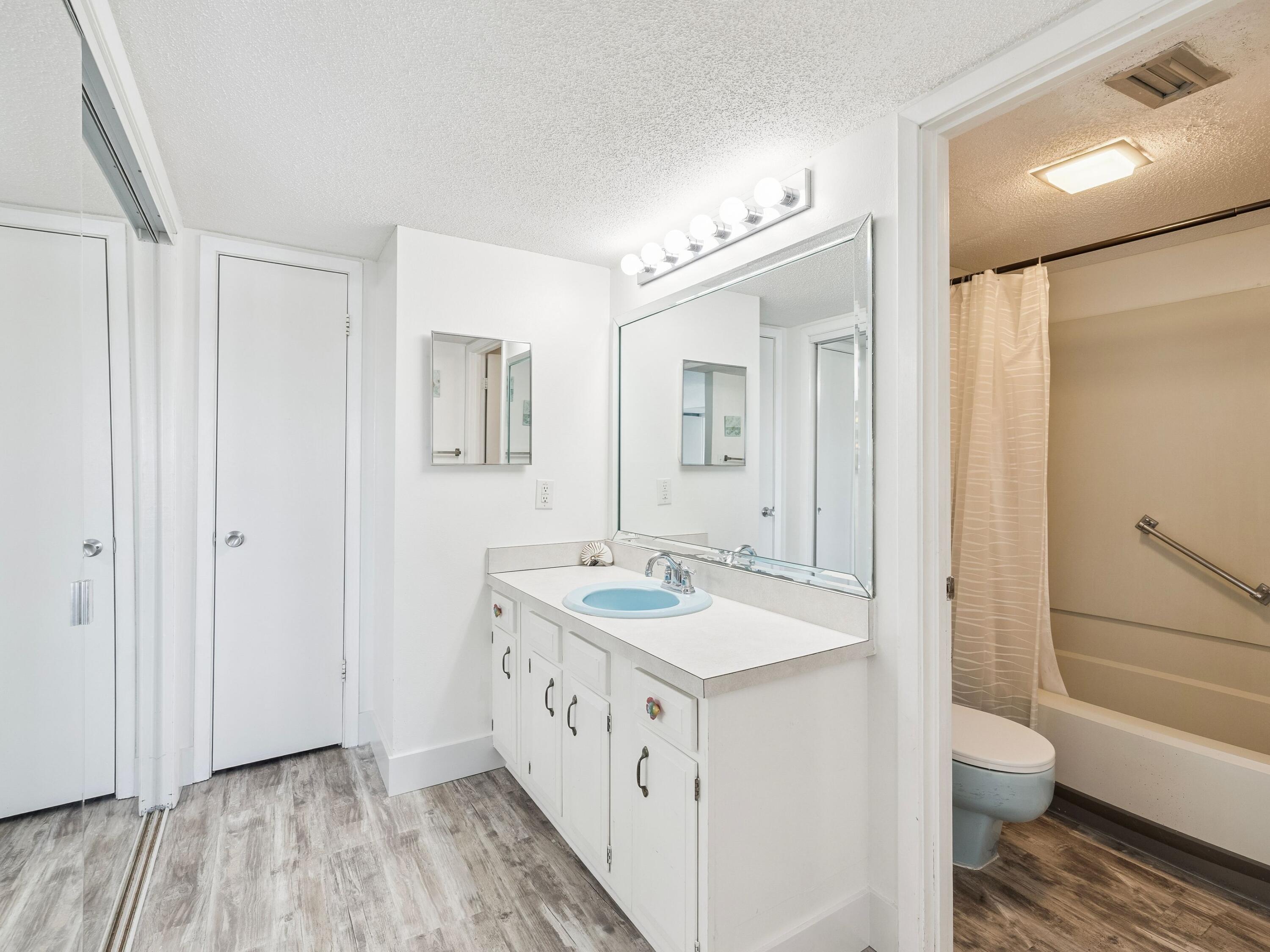 909 Santa Rosa Boulevard 530