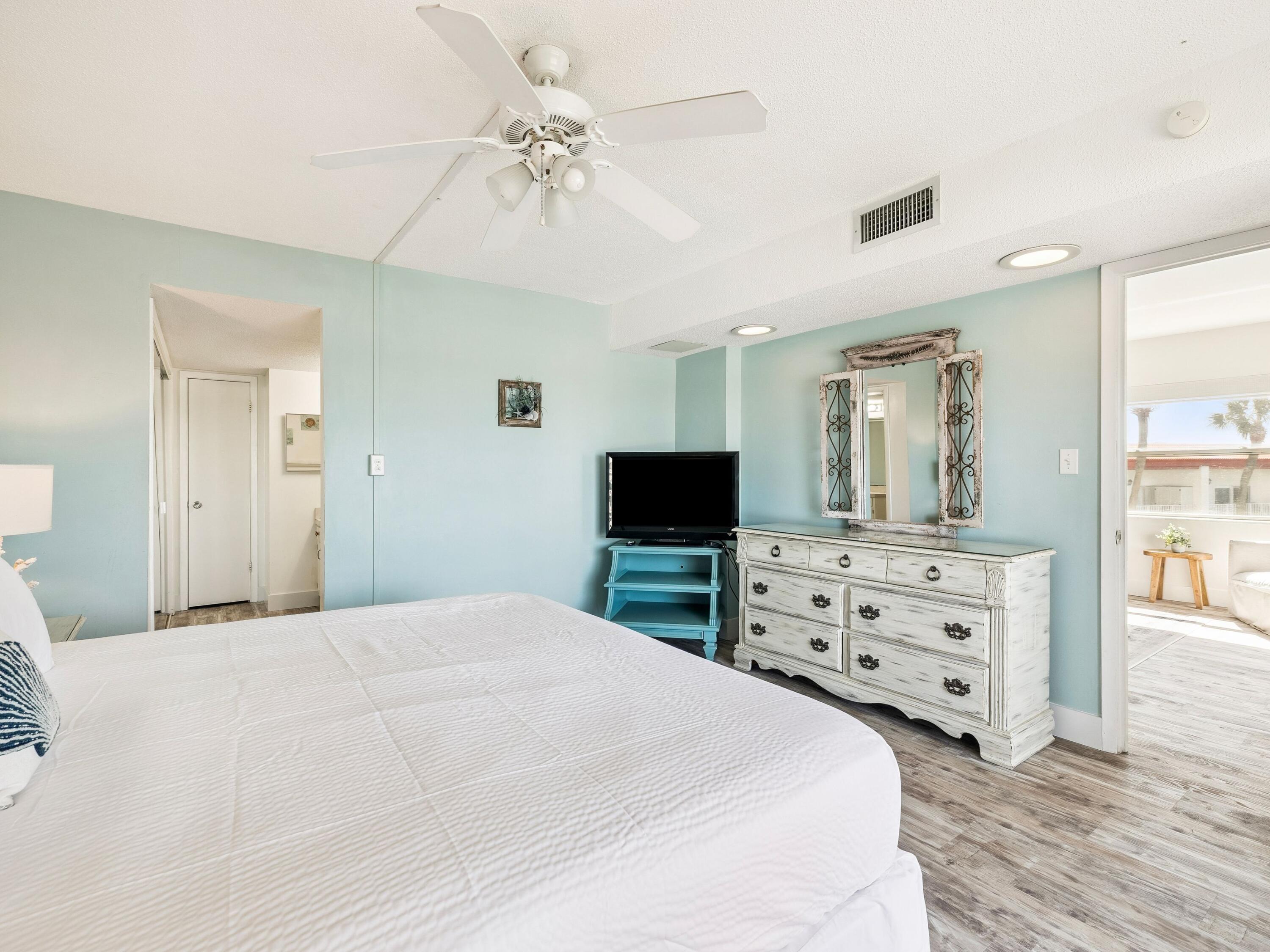 909 Santa Rosa Boulevard 530