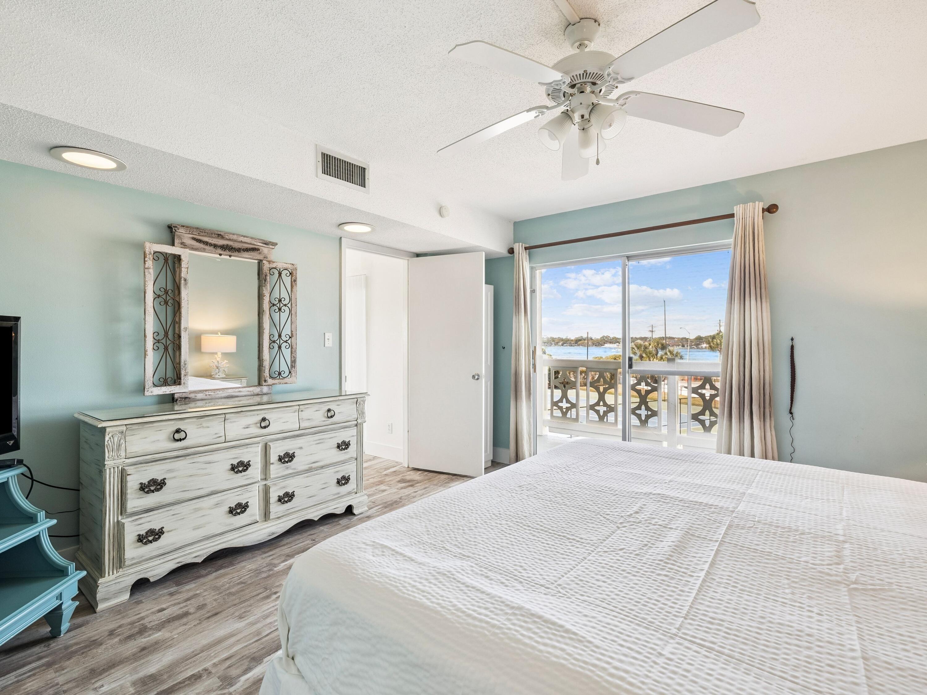 909 Santa Rosa Boulevard 530