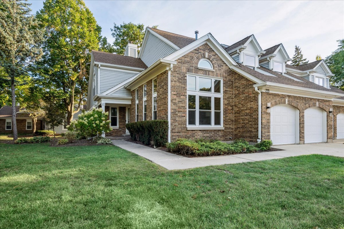 215 WILLOW Parkway