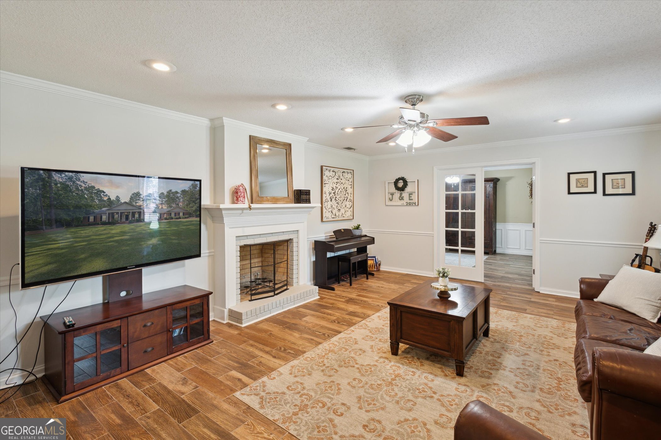 104 Lakeside Court