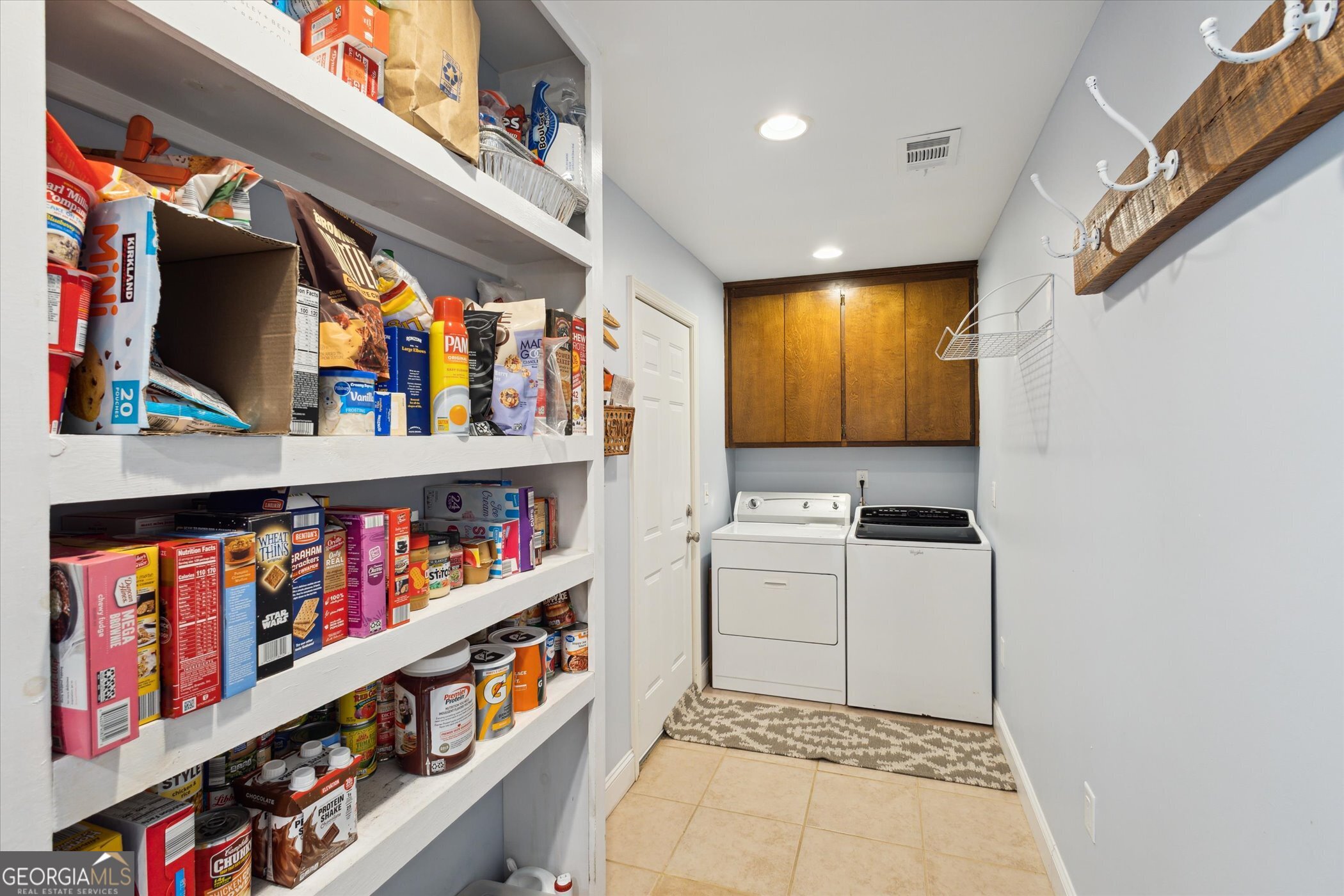 104 Lakeside Court