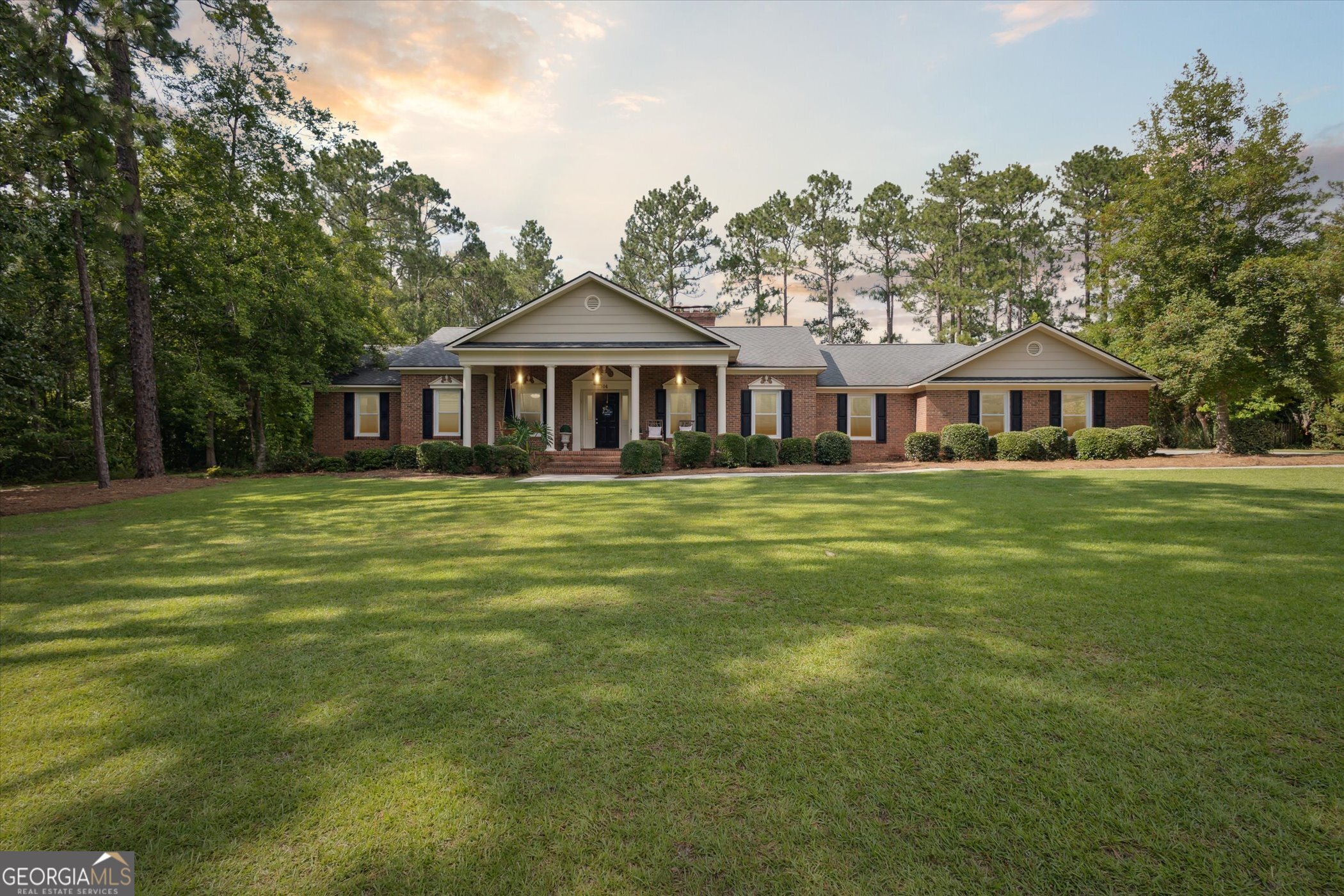 104 Lakeside Court