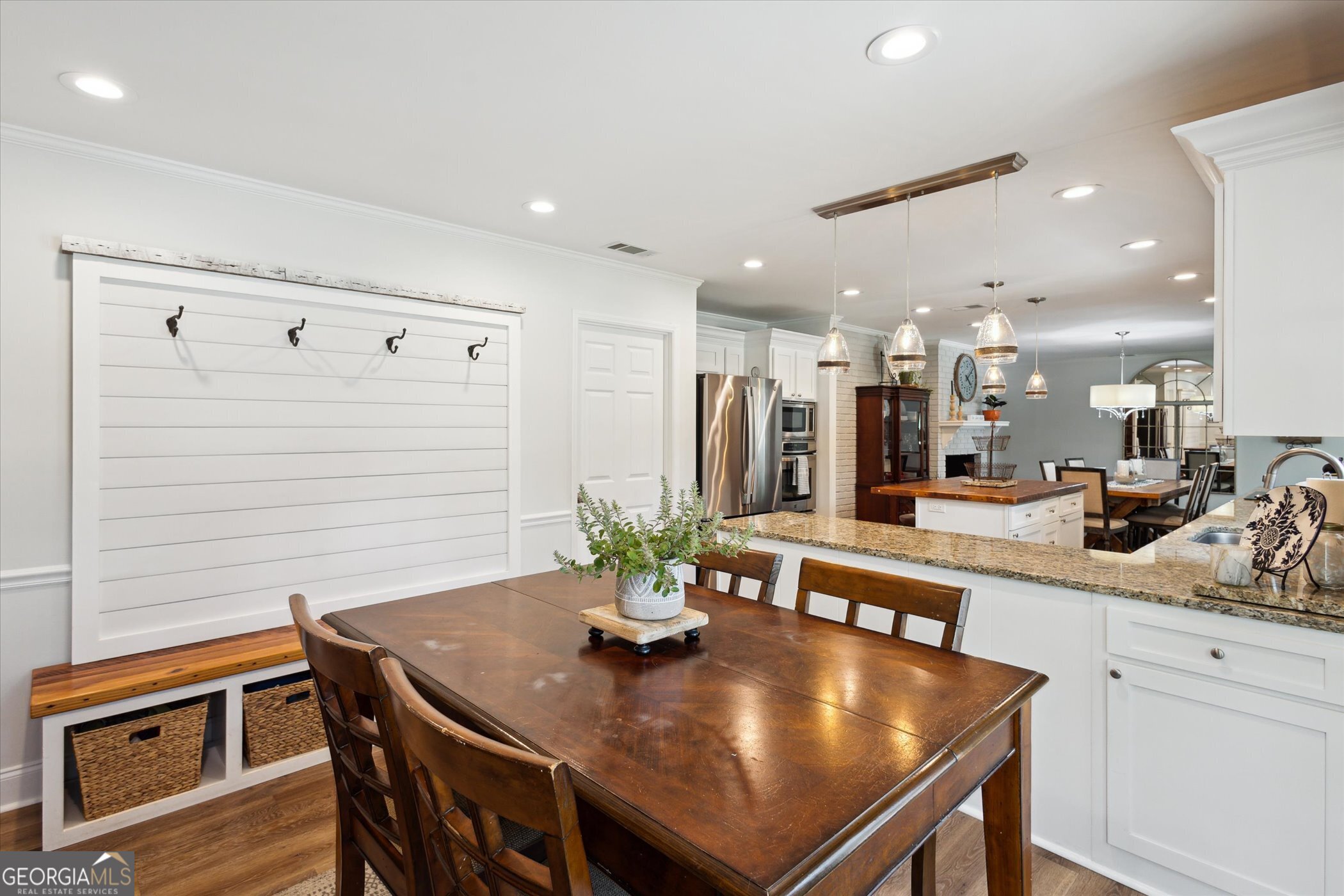 104 Lakeside Court