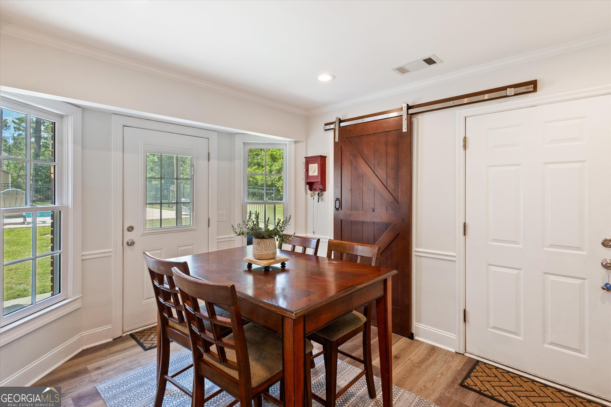 104 Lakeside Court