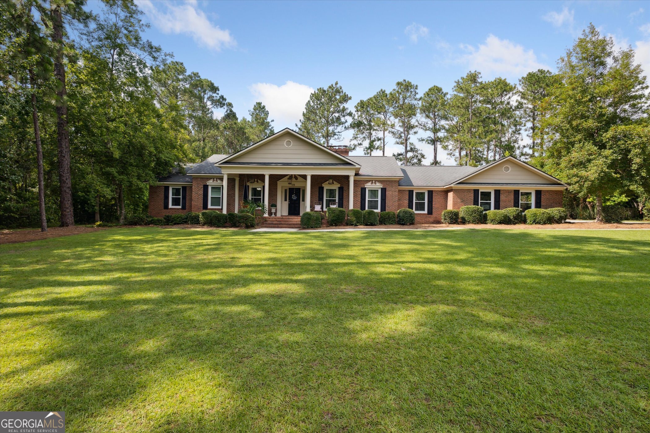 104 Lakeside Court