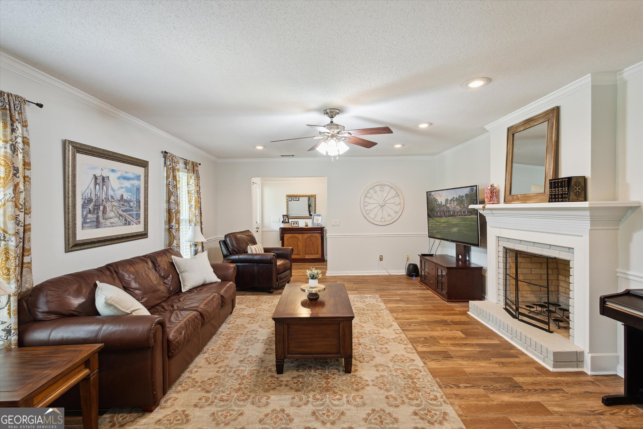 104 Lakeside Court
