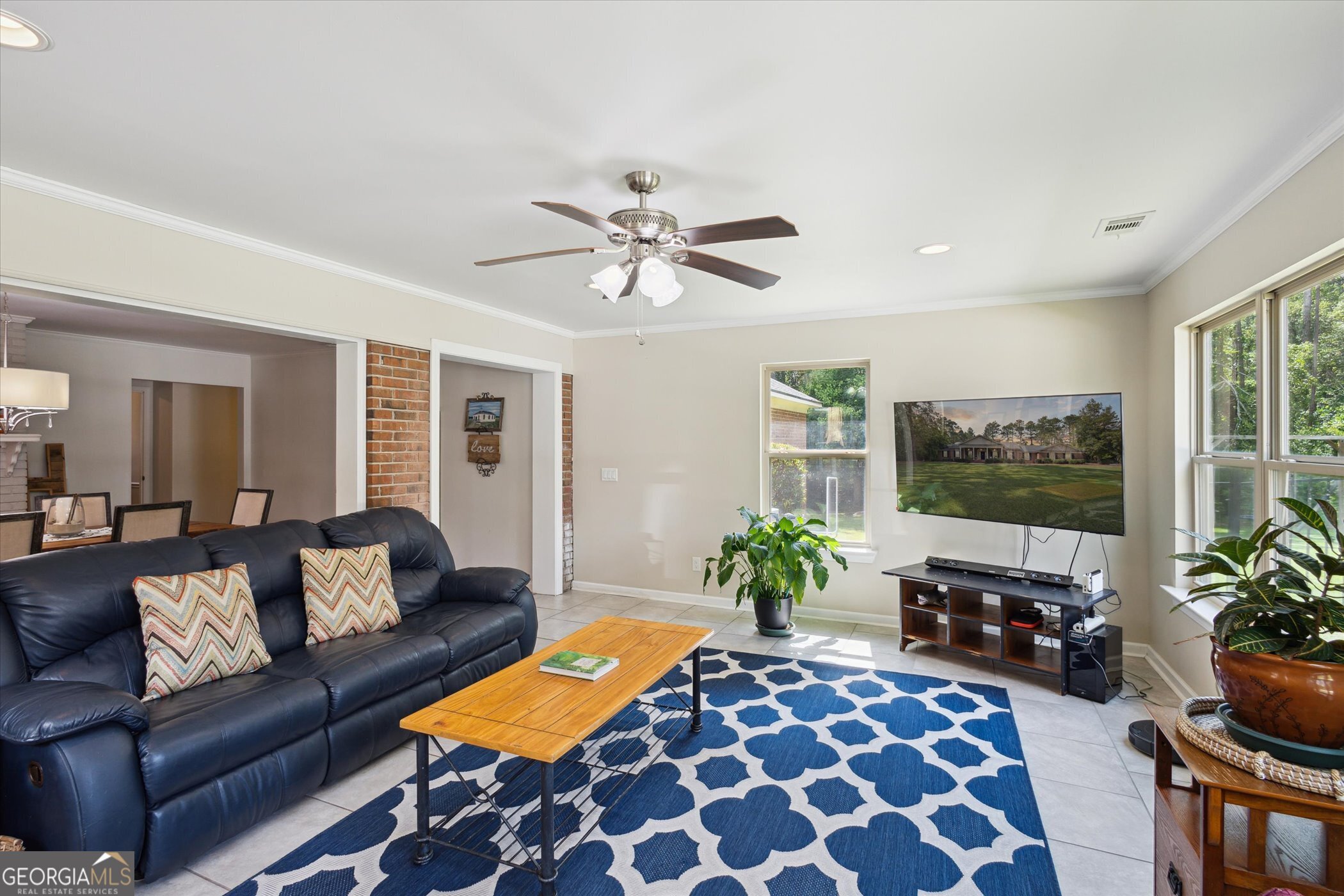 104 Lakeside Court
