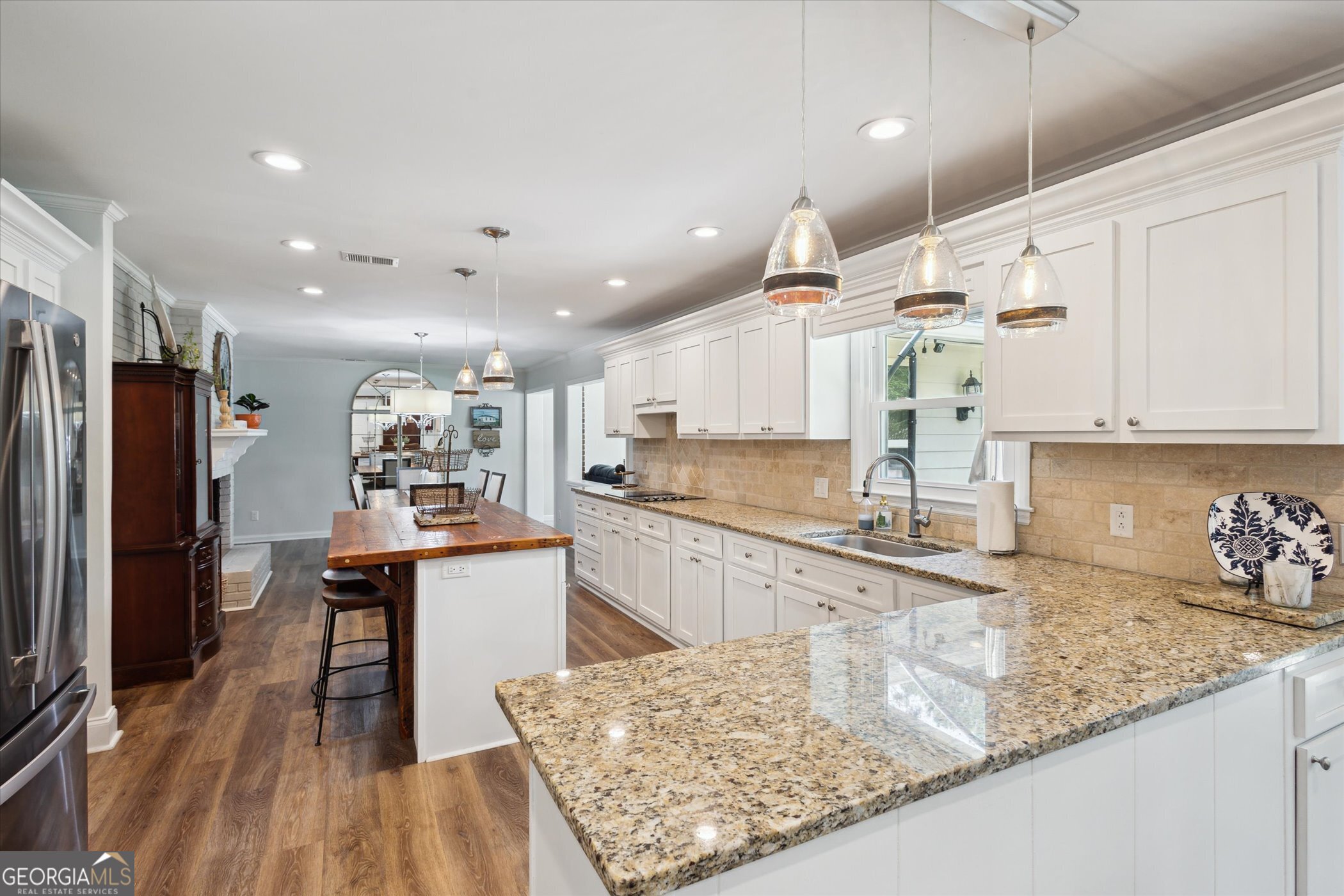 104 Lakeside Court