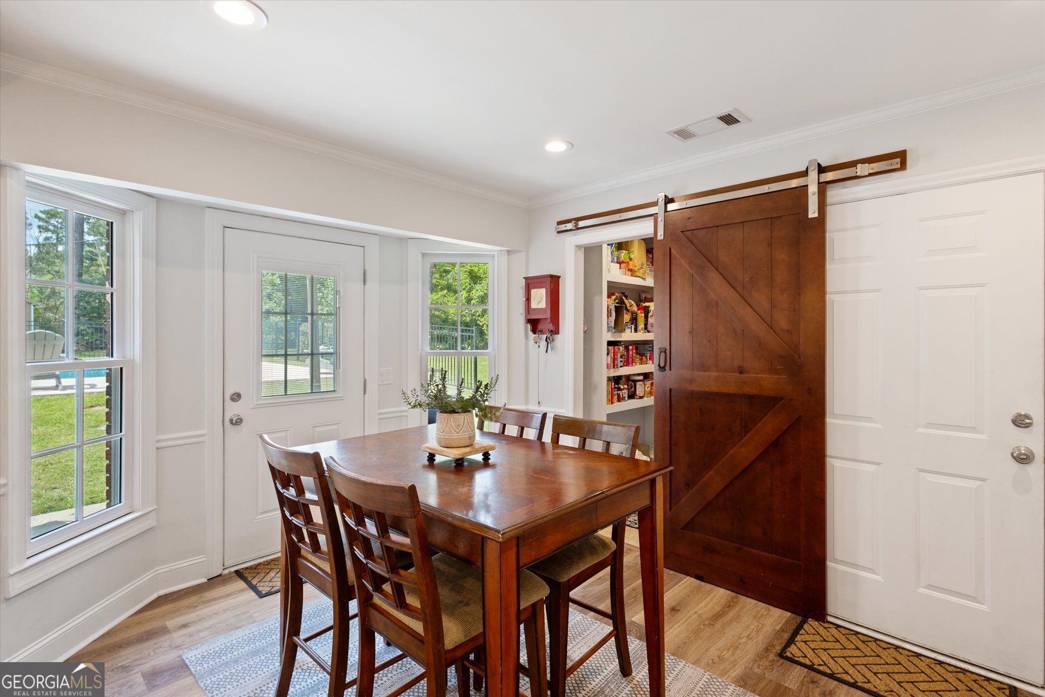 104 Lakeside Court