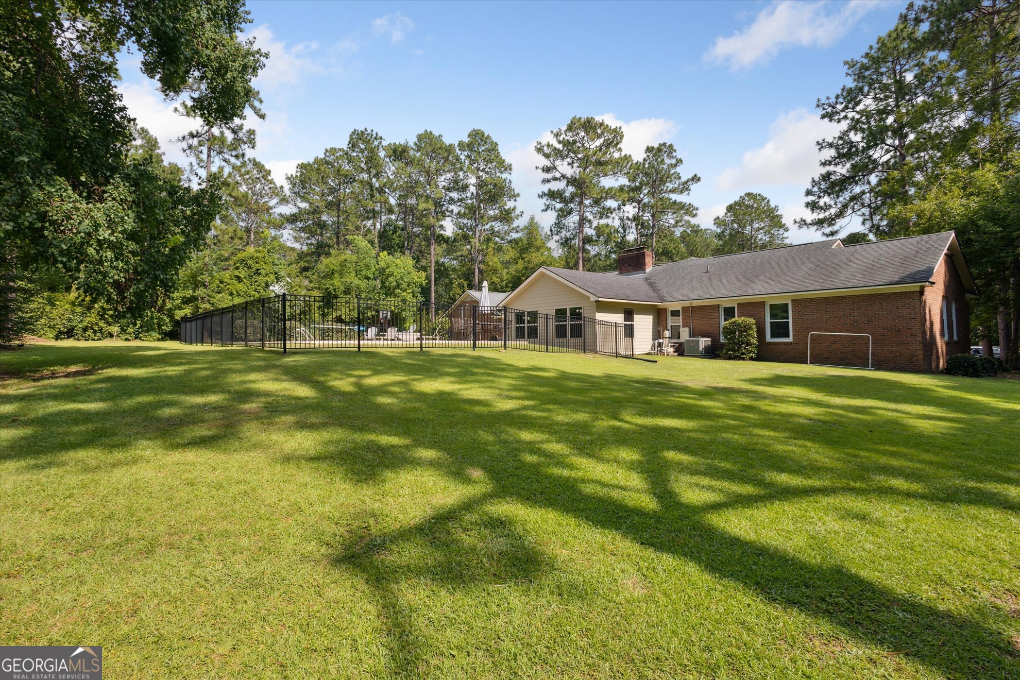 104 Lakeside Court