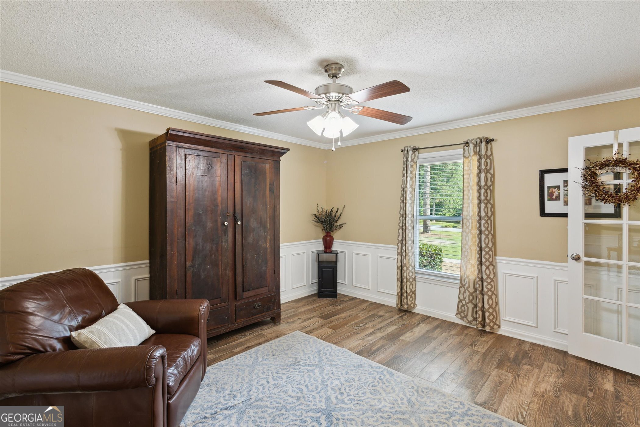 104 Lakeside Court