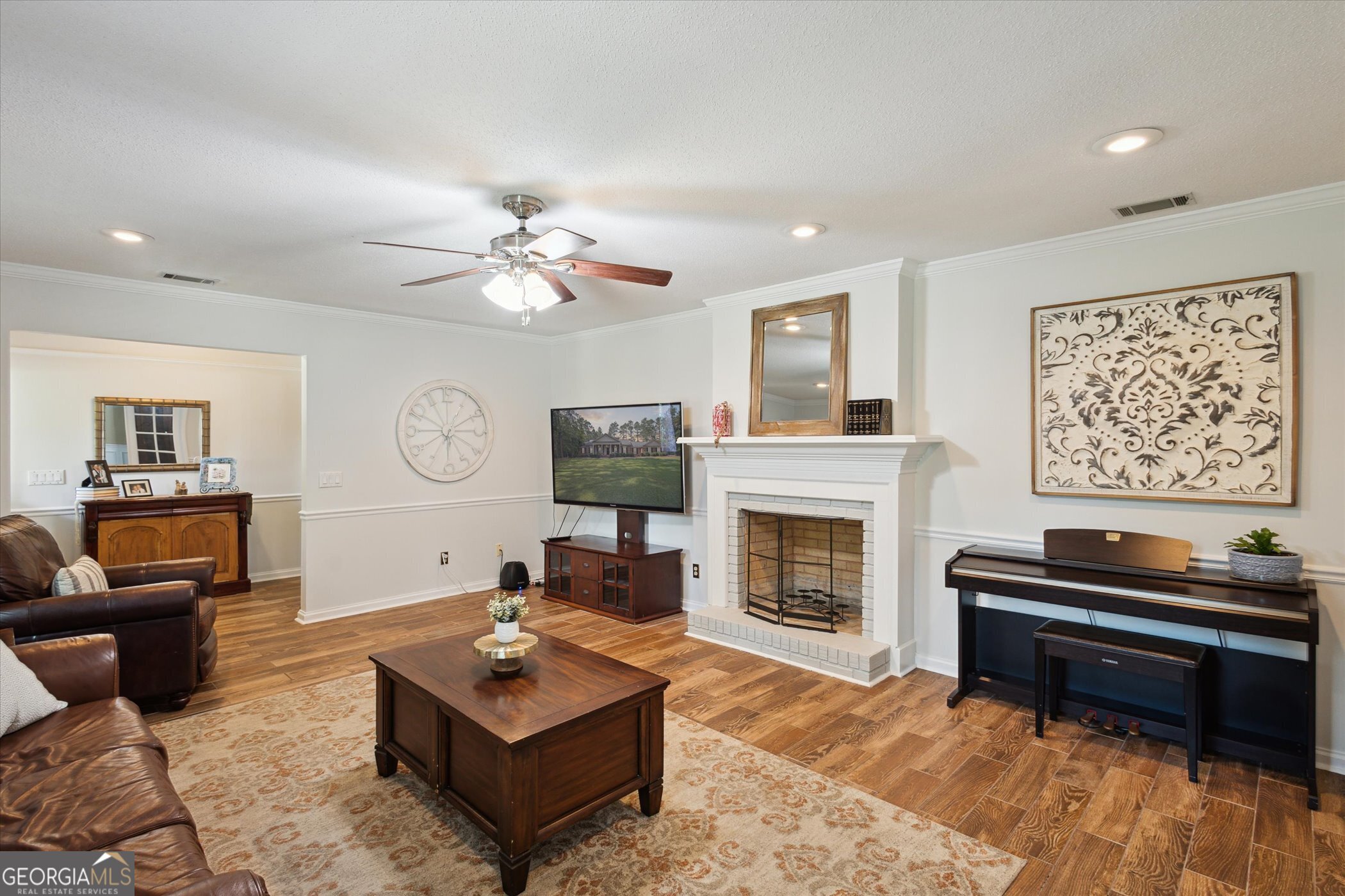 104 Lakeside Court
