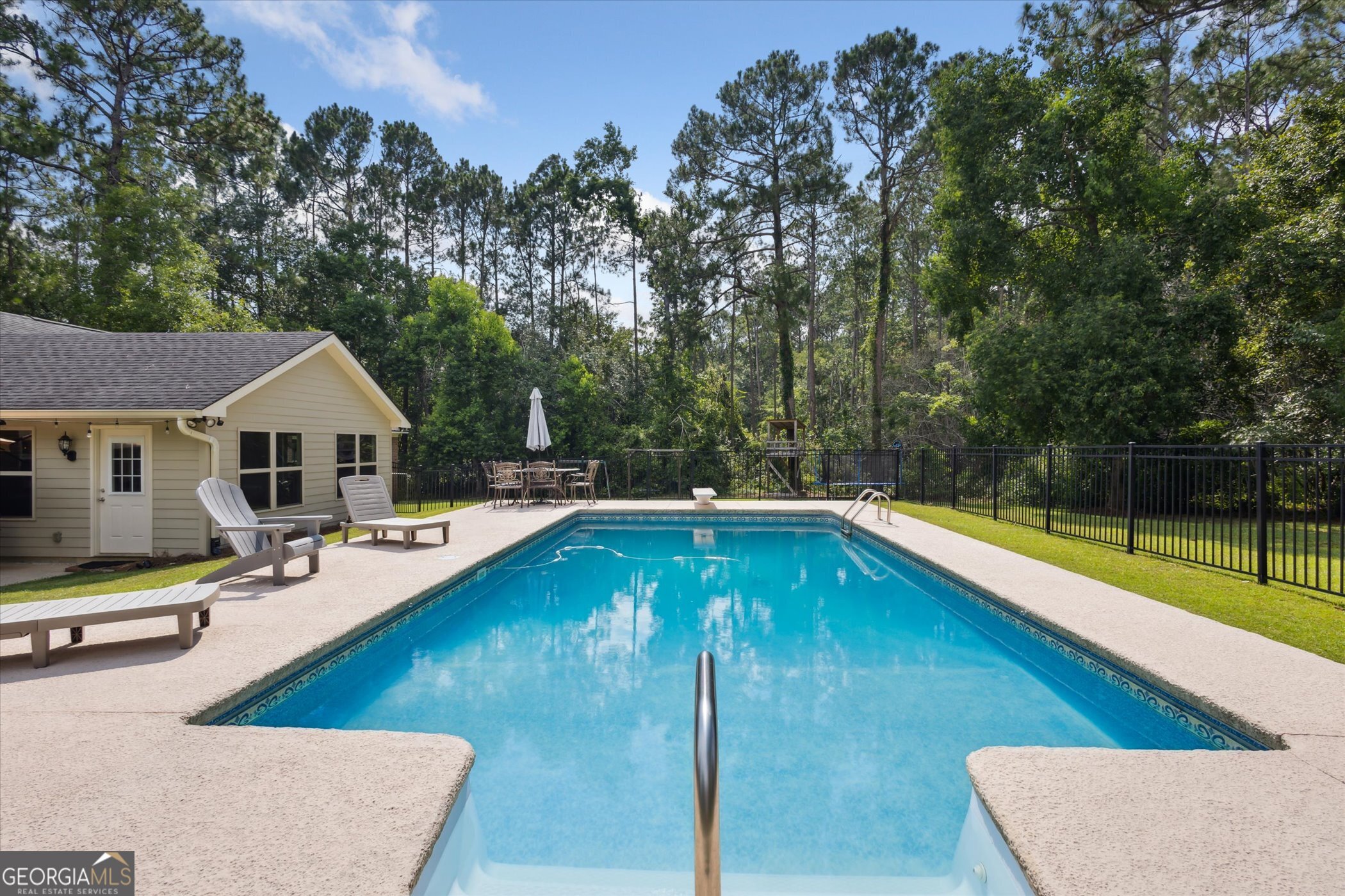 104 Lakeside Court