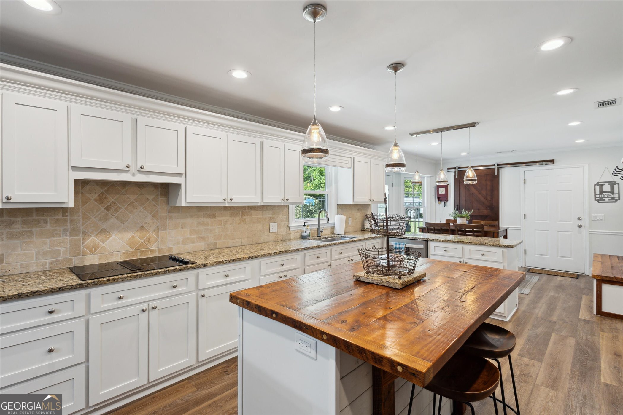 104 Lakeside Court