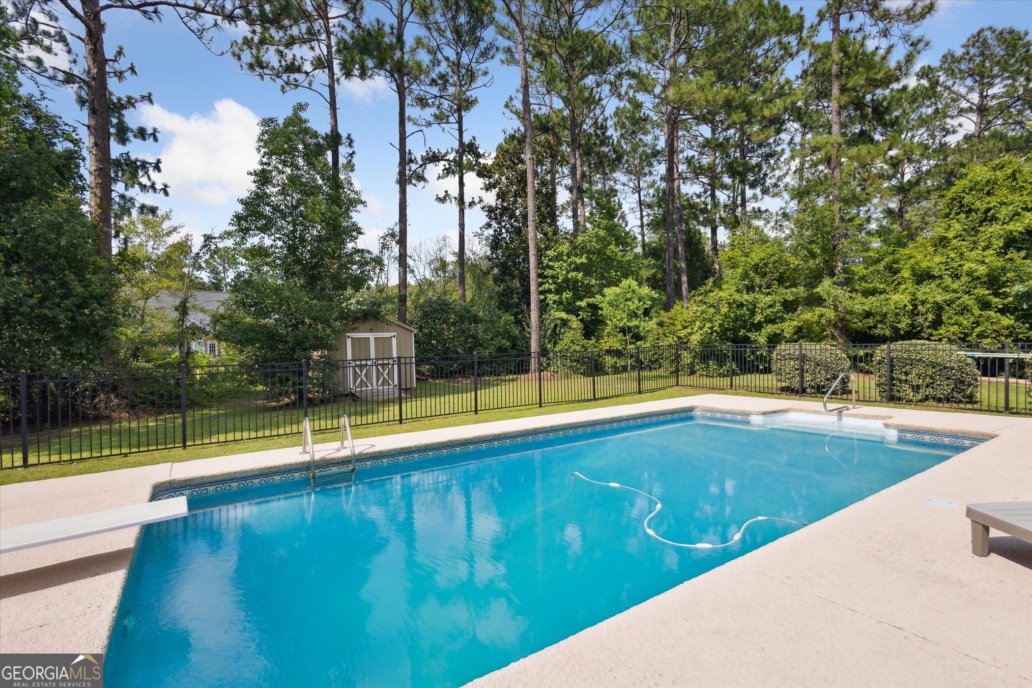 104 Lakeside Court