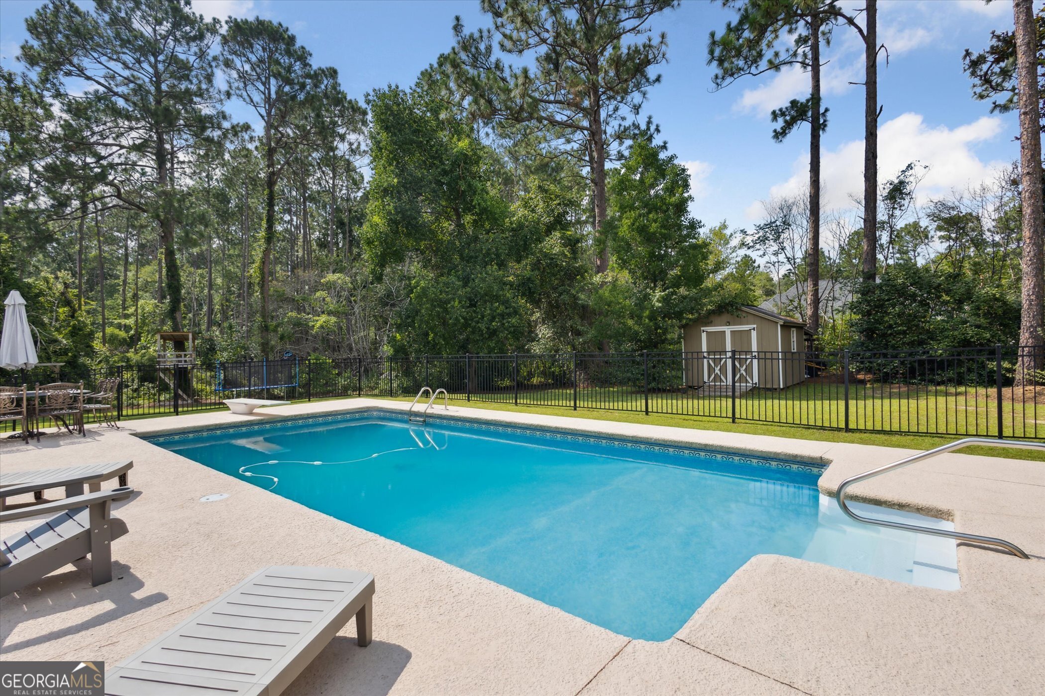 104 Lakeside Court