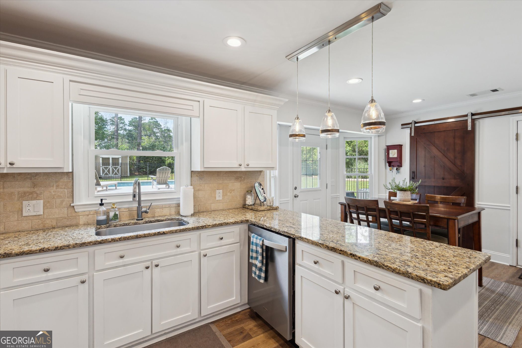104 Lakeside Court