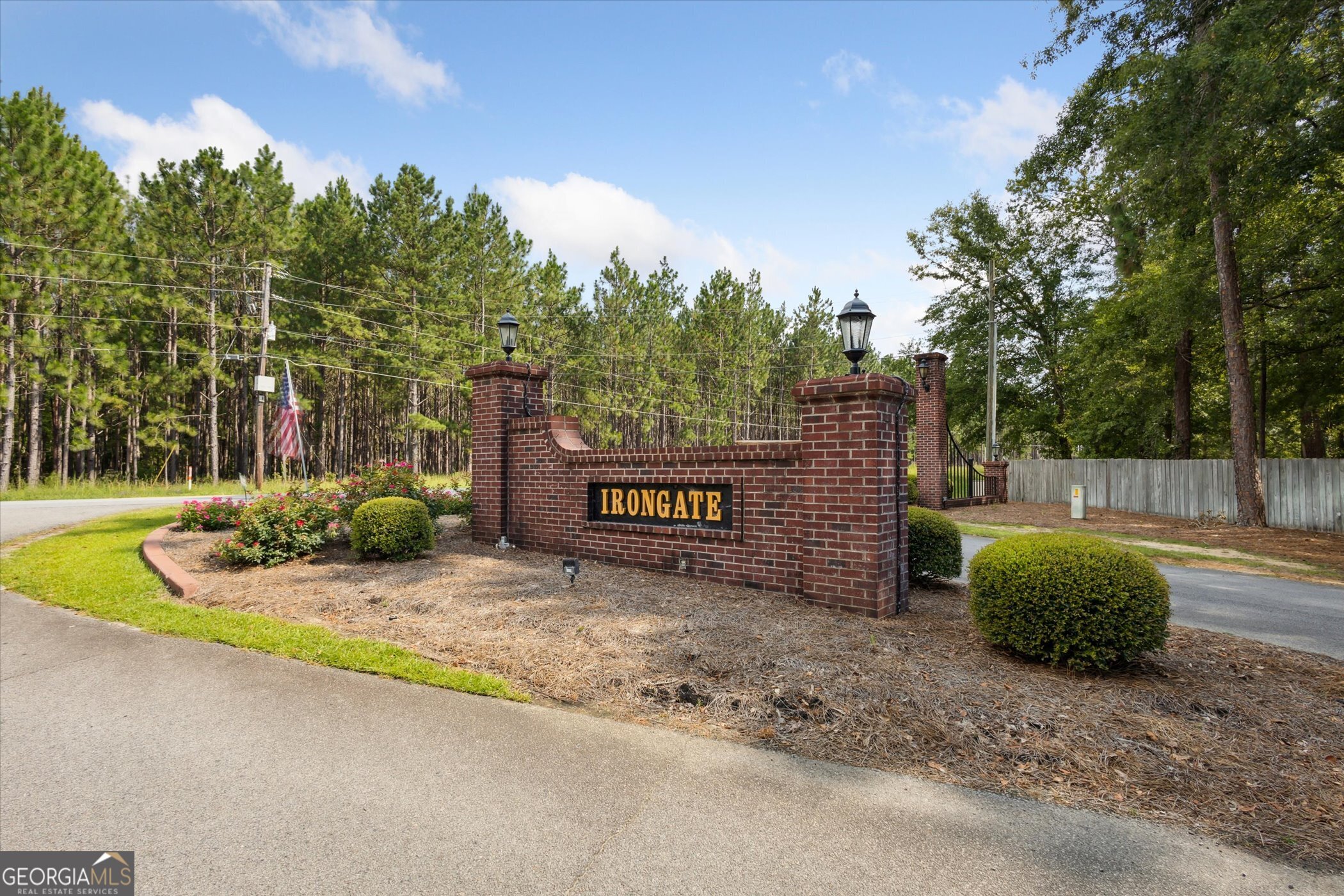 104 Lakeside Court