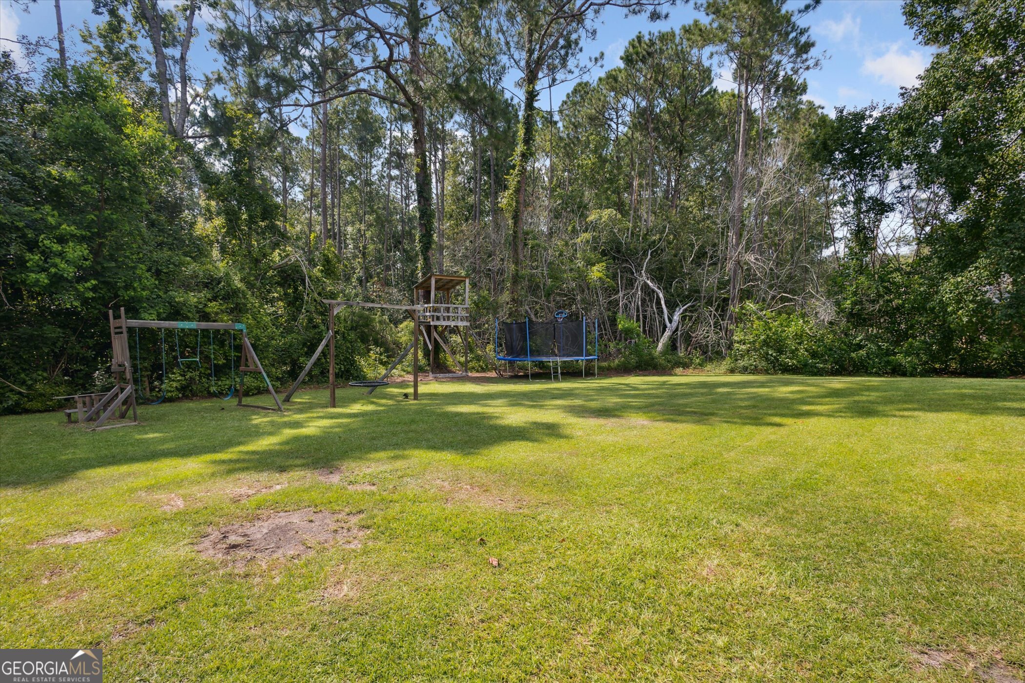 104 Lakeside Court