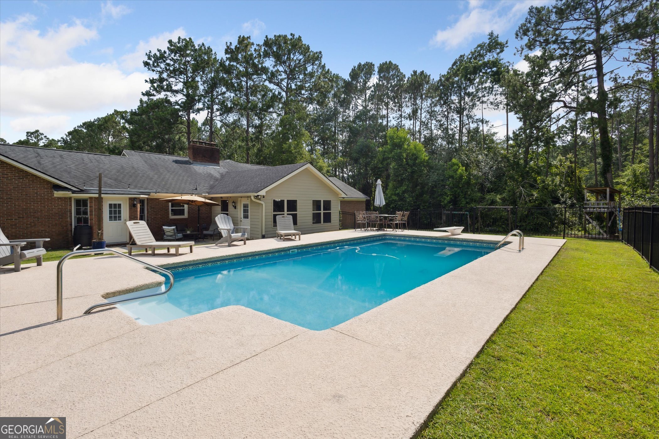 104 Lakeside Court