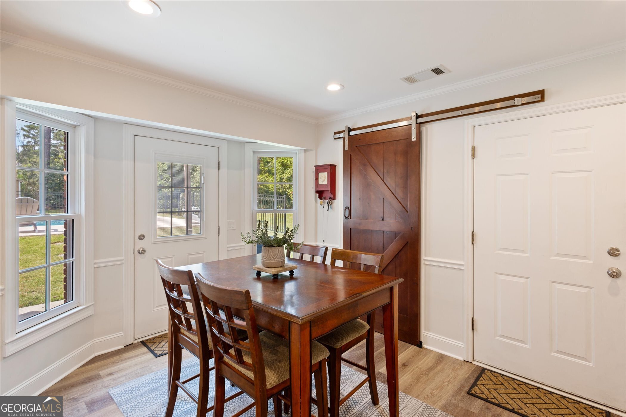 104 Lakeside Court