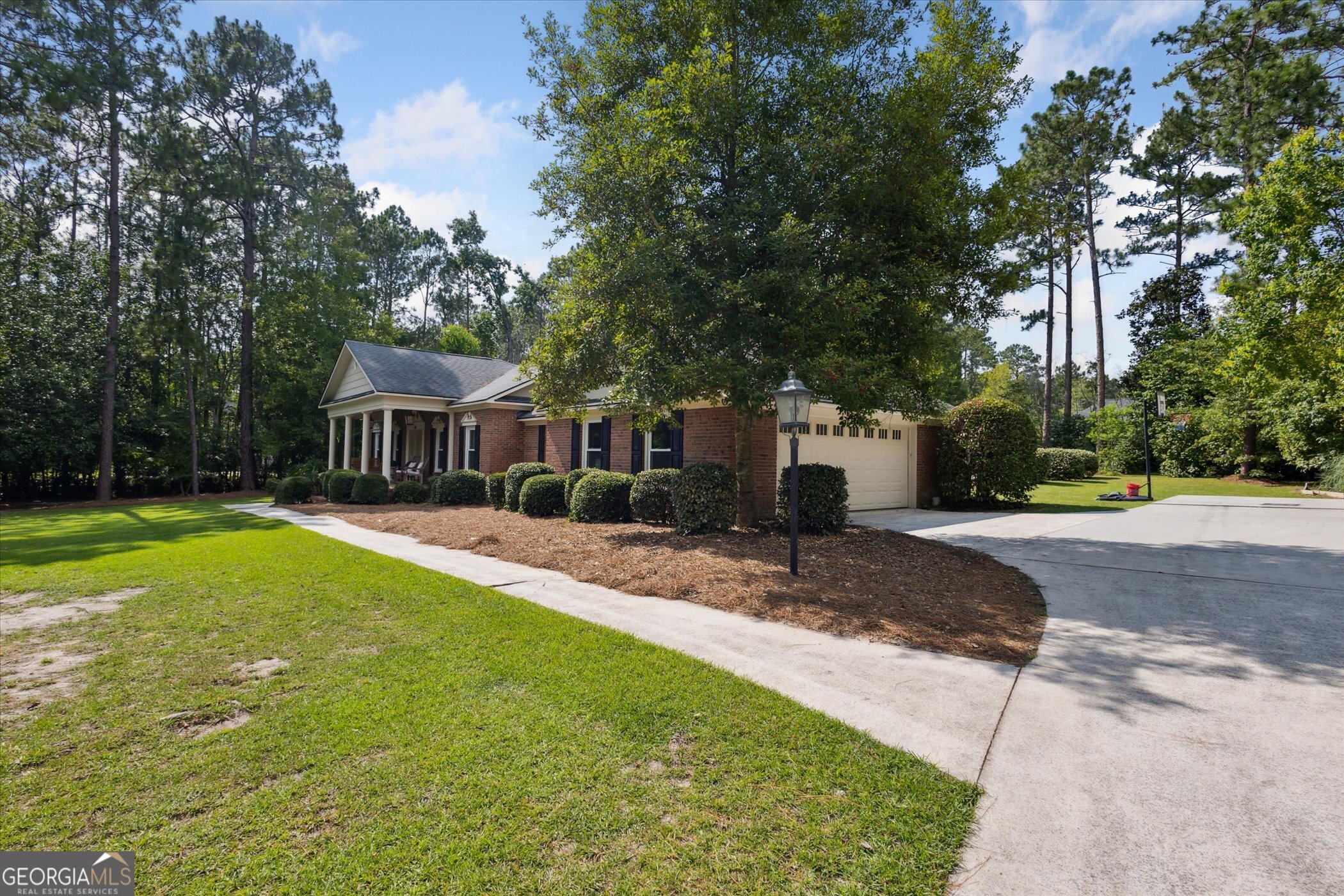 104 Lakeside Court