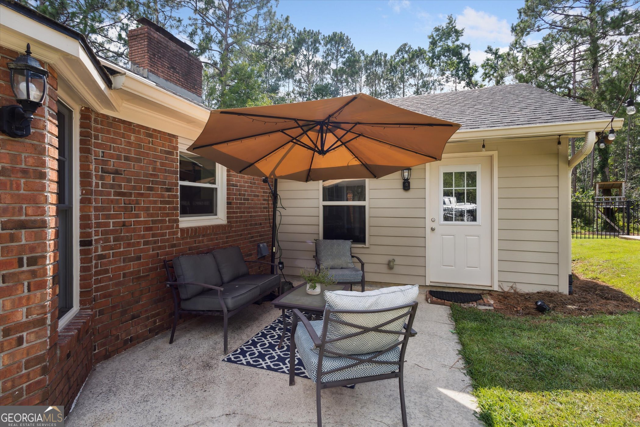 104 Lakeside Court