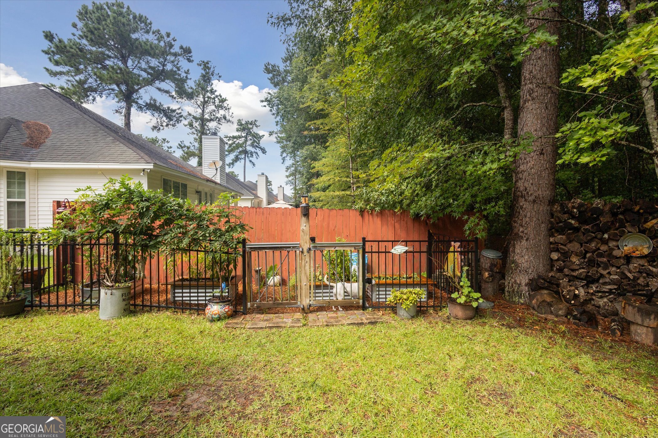 137 Fire Thorn Lane