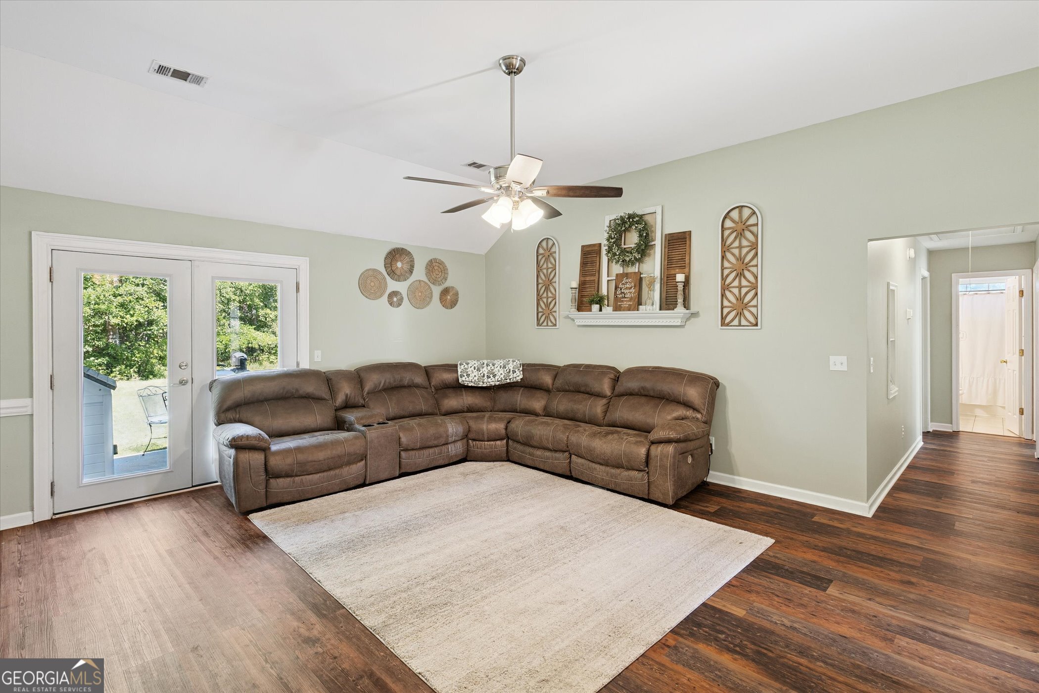 30 Farmers Circle