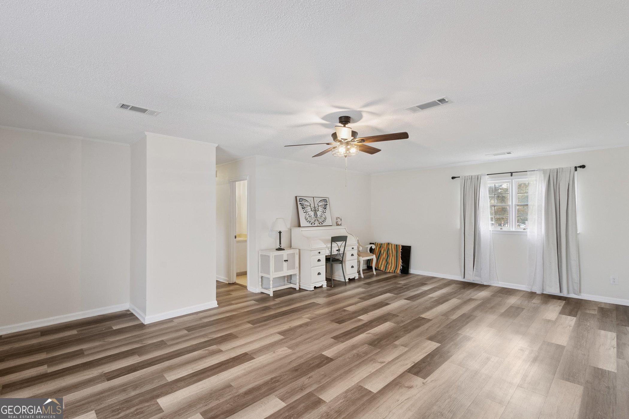 208 Nesmith Way