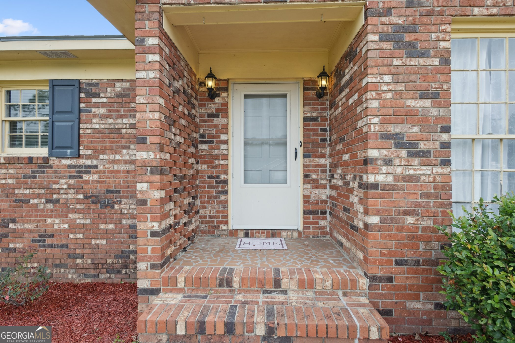 208 Nesmith Way