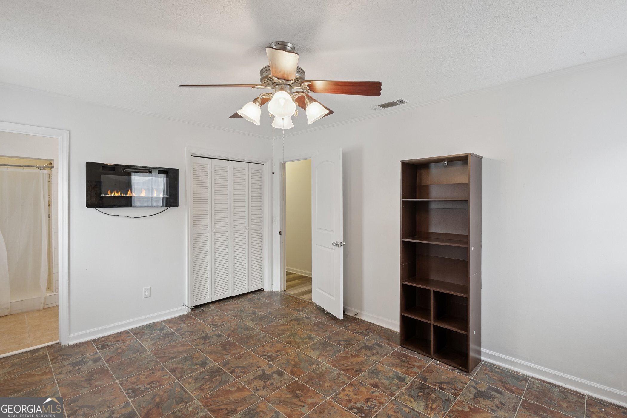 208 Nesmith Way
