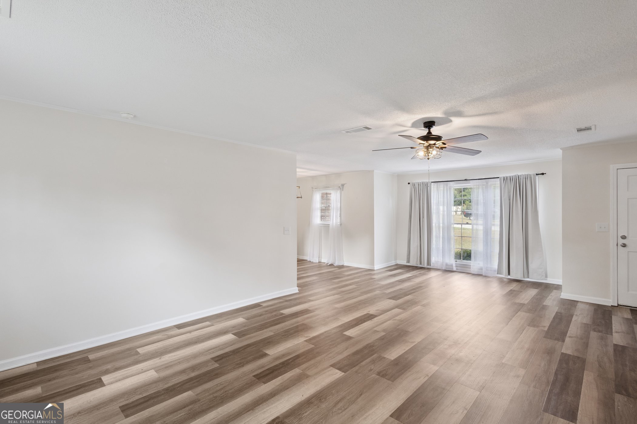208 Nesmith Way